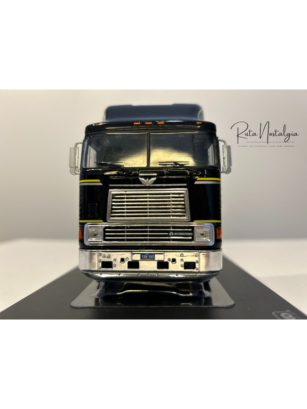 Camión International Eagle 9800 a Escala 1:43 | Modelo Coleccionable Ixo models. De alta precisión 12