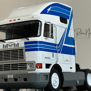 Camión International Eagle 9800 a Escala 1:43 | Modelo Coleccionable Ixo models. De alta precisión