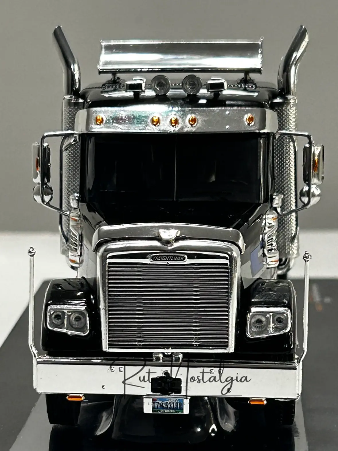 Camión Freightliner Coronado (2012) 6x4 |  IXO Models. Escala 1:43– Clásico americano de carretera | Diecast de colección 14