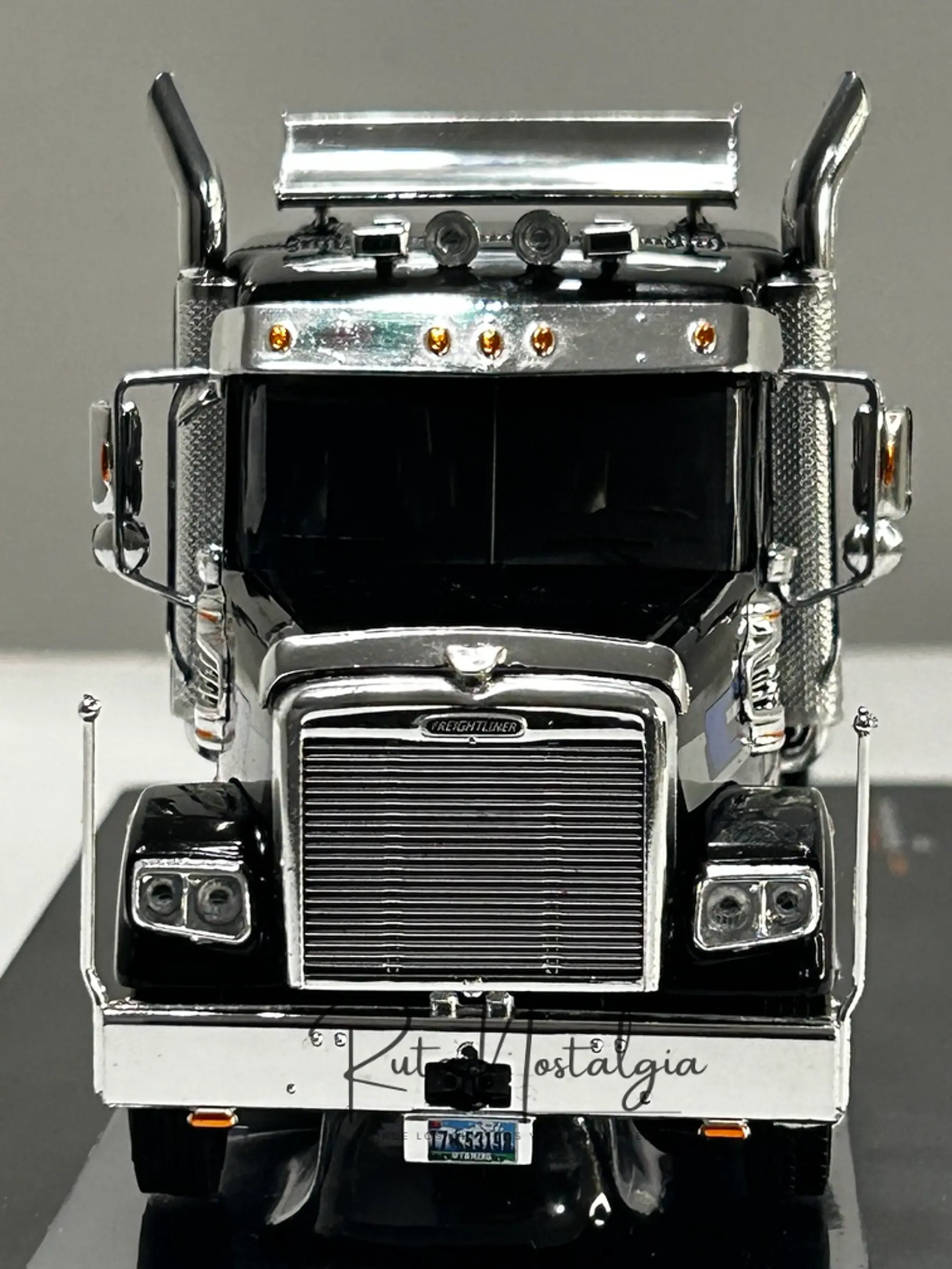 Camión Freightliner Coronado (2012) 6x4 |  IXO Models. Escala 1:43– Clásico americano de carretera | Diecast de colección 14