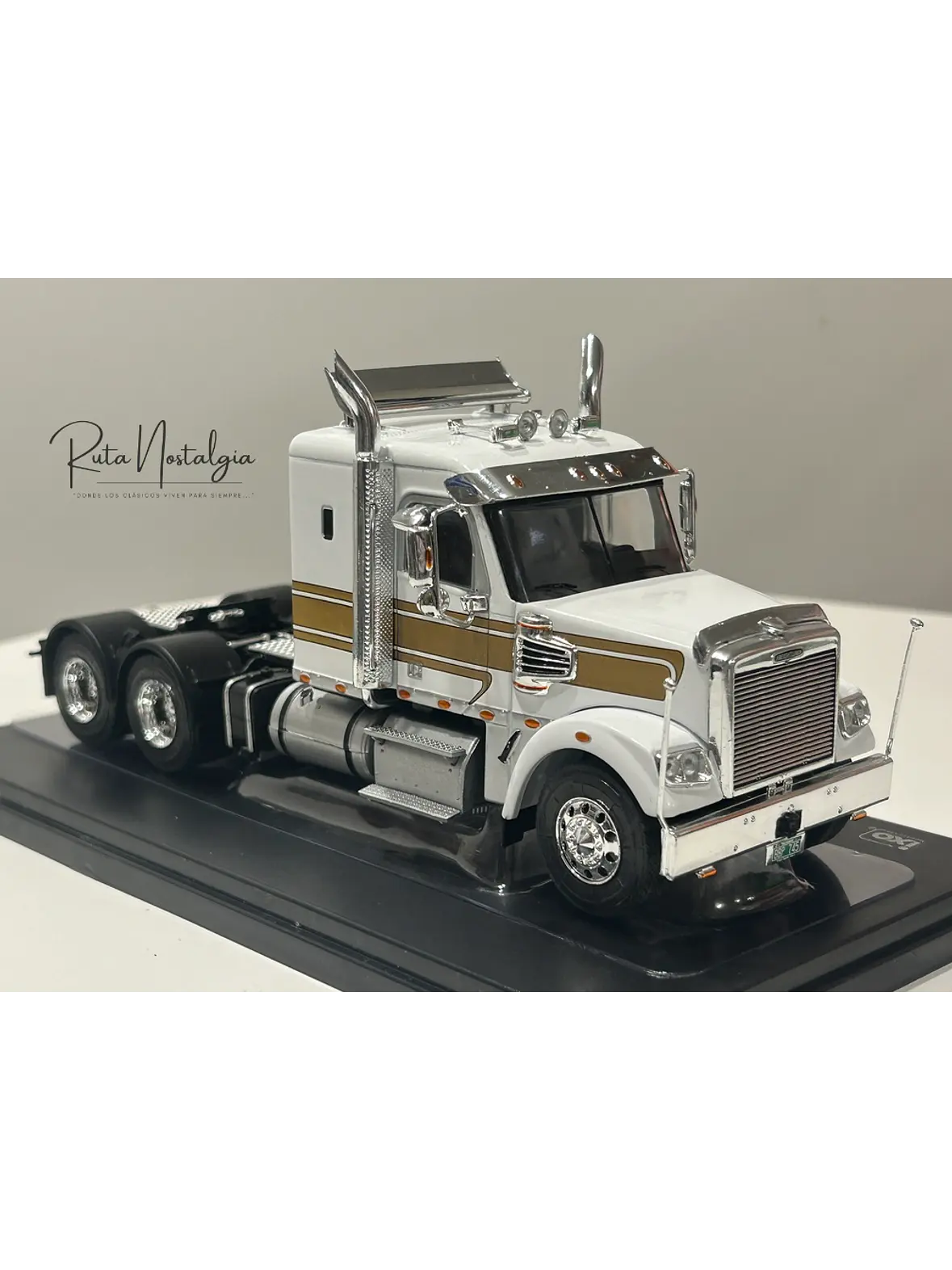 Camión Freightliner Coronado (2012) 6x4 |  IXO Models. Escala 1:43– Clásico americano de carretera | Diecast de colección 10