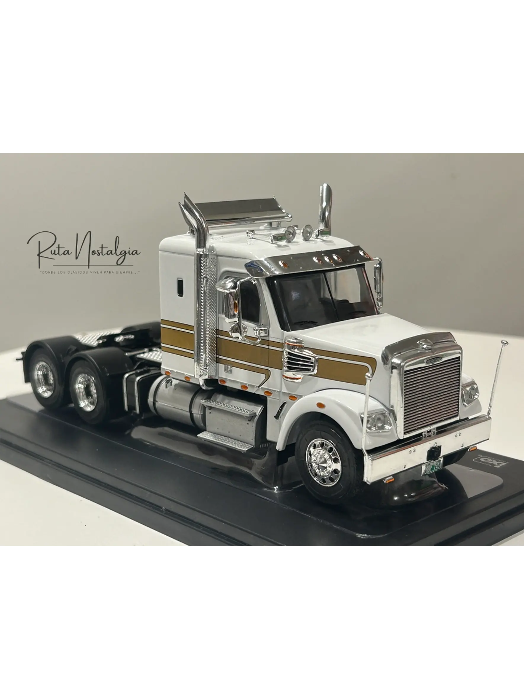 Camión Freightliner Coronado (2012) 6x4 |  IXO Models. Escala 1:43– Clásico americano de carretera | Diecast de colección 10
