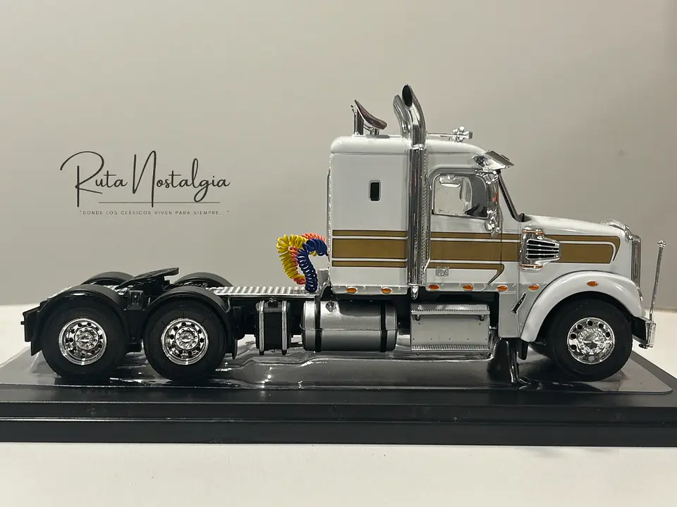 Camión Freightliner Coronado (2012) 6x4 | IXO 1:43 9