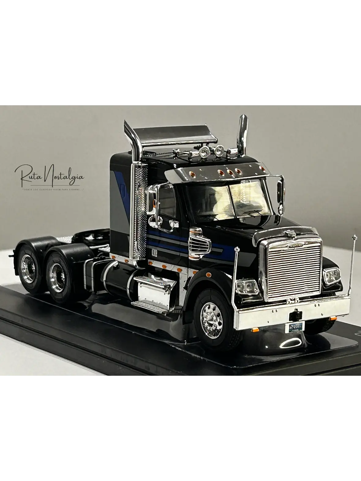 Camión Freightliner Coronado (2012) 6x4 |  IXO Models. Escala 1:43– Clásico americano de carretera | Diecast de colección 12