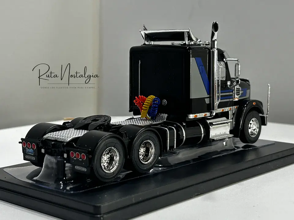 Camión Freightliner Coronado (2012) 6x4 | IXO 1:43 18