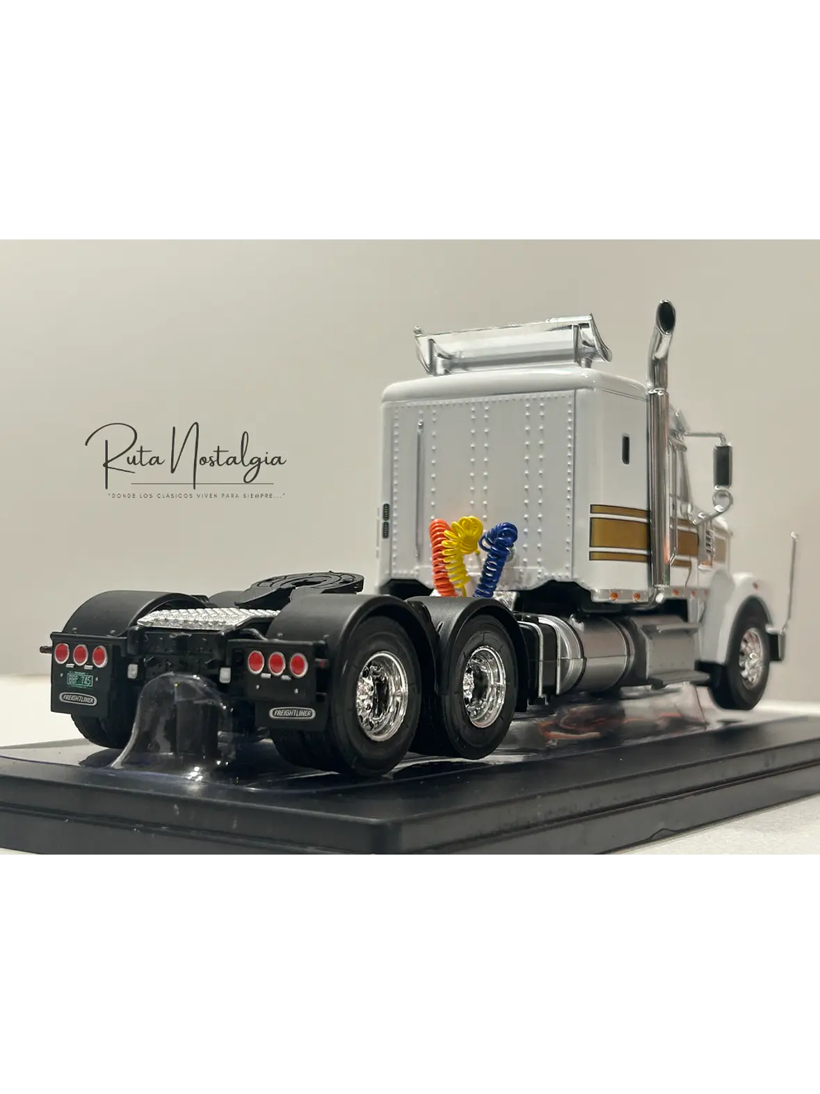 Camión Freightliner Coronado (2012) 6x4 |  IXO Models. Escala 1:43– Clásico americano de carretera | Diecast de colección 8