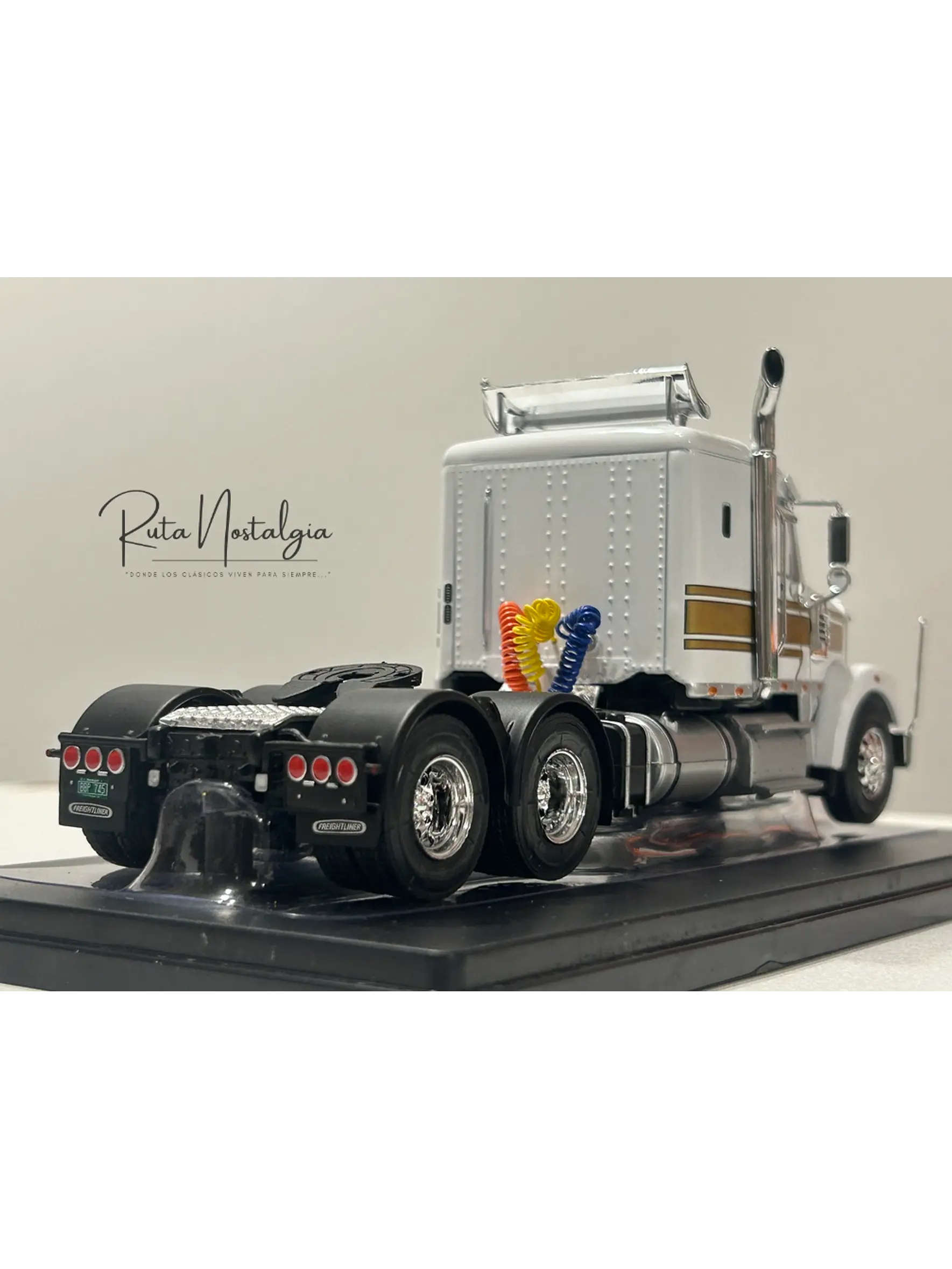 Camión Freightliner Coronado (2012) 6x4 |  IXO Models. Escala 1:43– Clásico americano de carretera | Diecast de colección 8