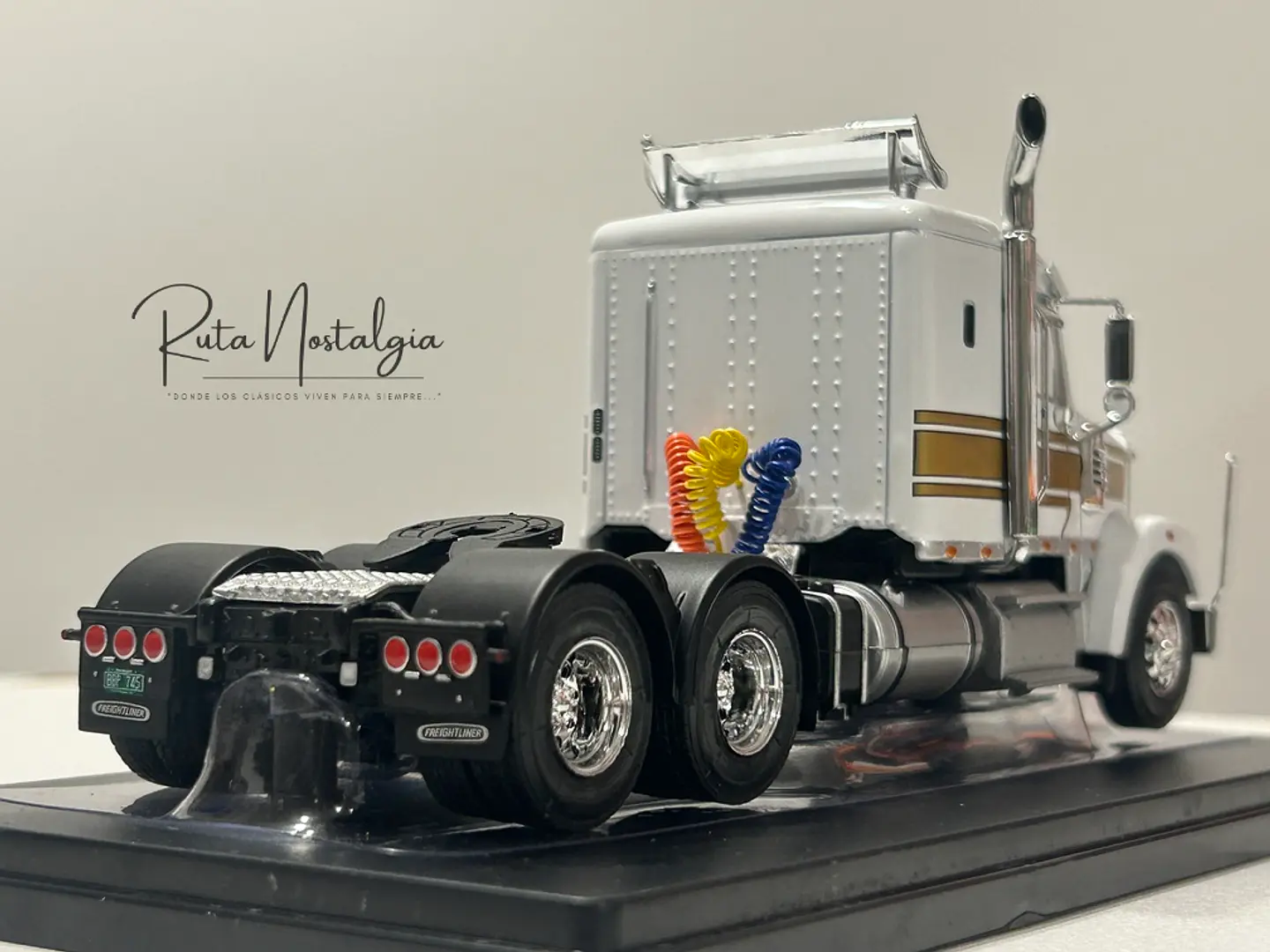 Camión Freightliner Coronado (2012) 6x4 | IXO 1:43 8