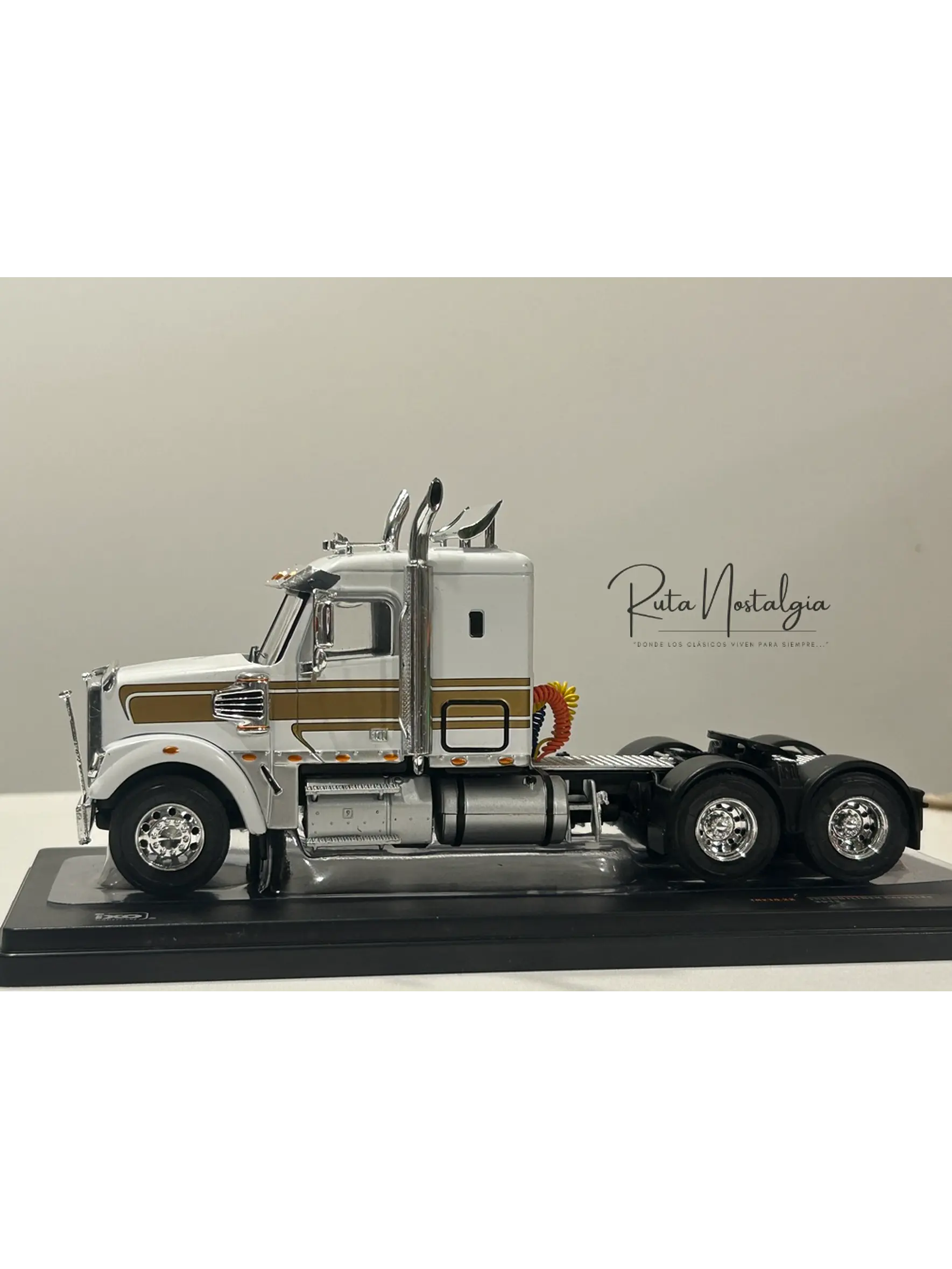 Camión Freightliner Coronado (2012) 6x4 |  IXO Models. Escala 1:43– Clásico americano de carretera | Diecast de colección 5