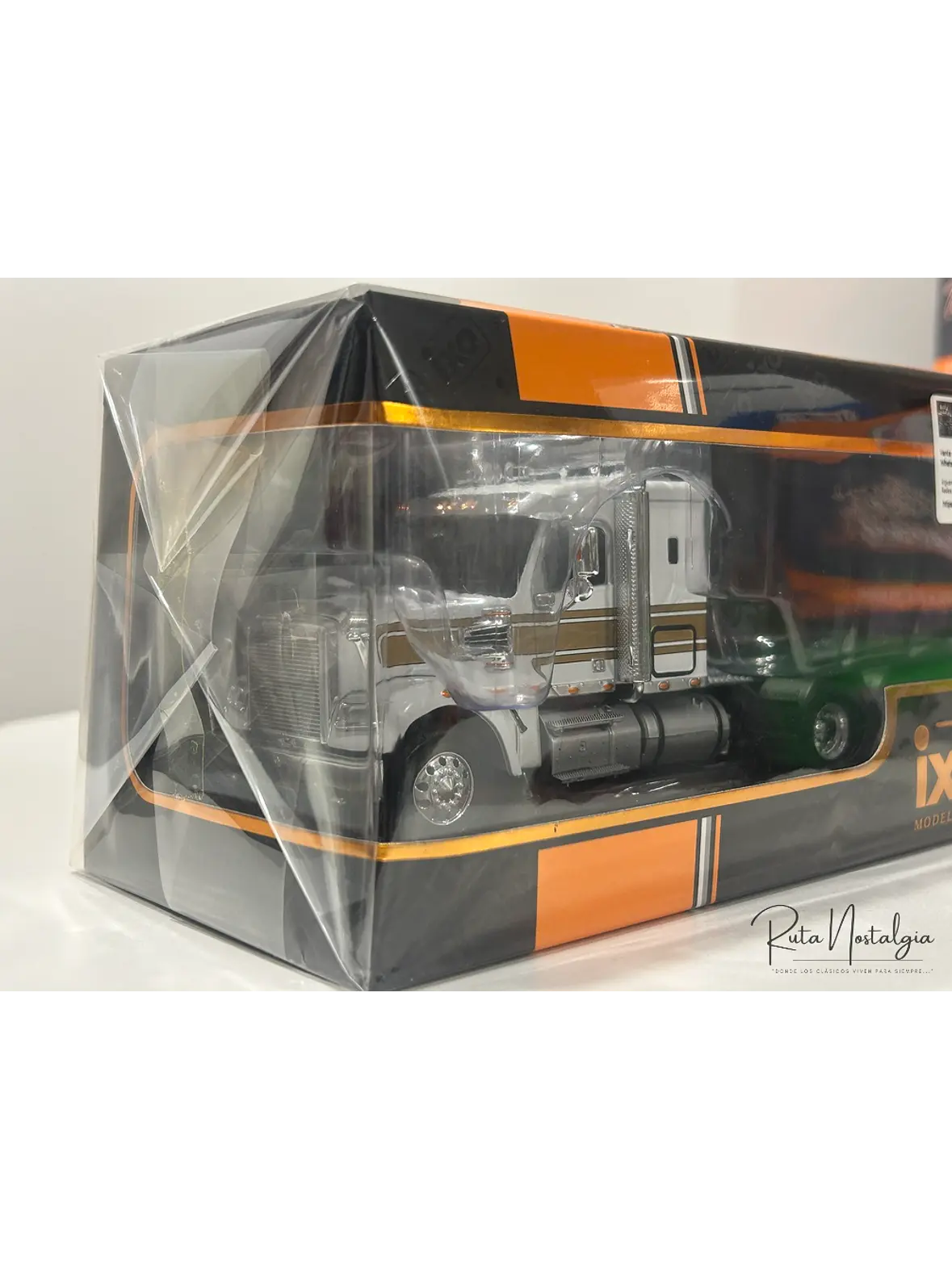 Camión Freightliner Coronado (2012) 6x4 |  IXO Models. Escala 1:43– Clásico americano de carretera | Diecast de colección 11