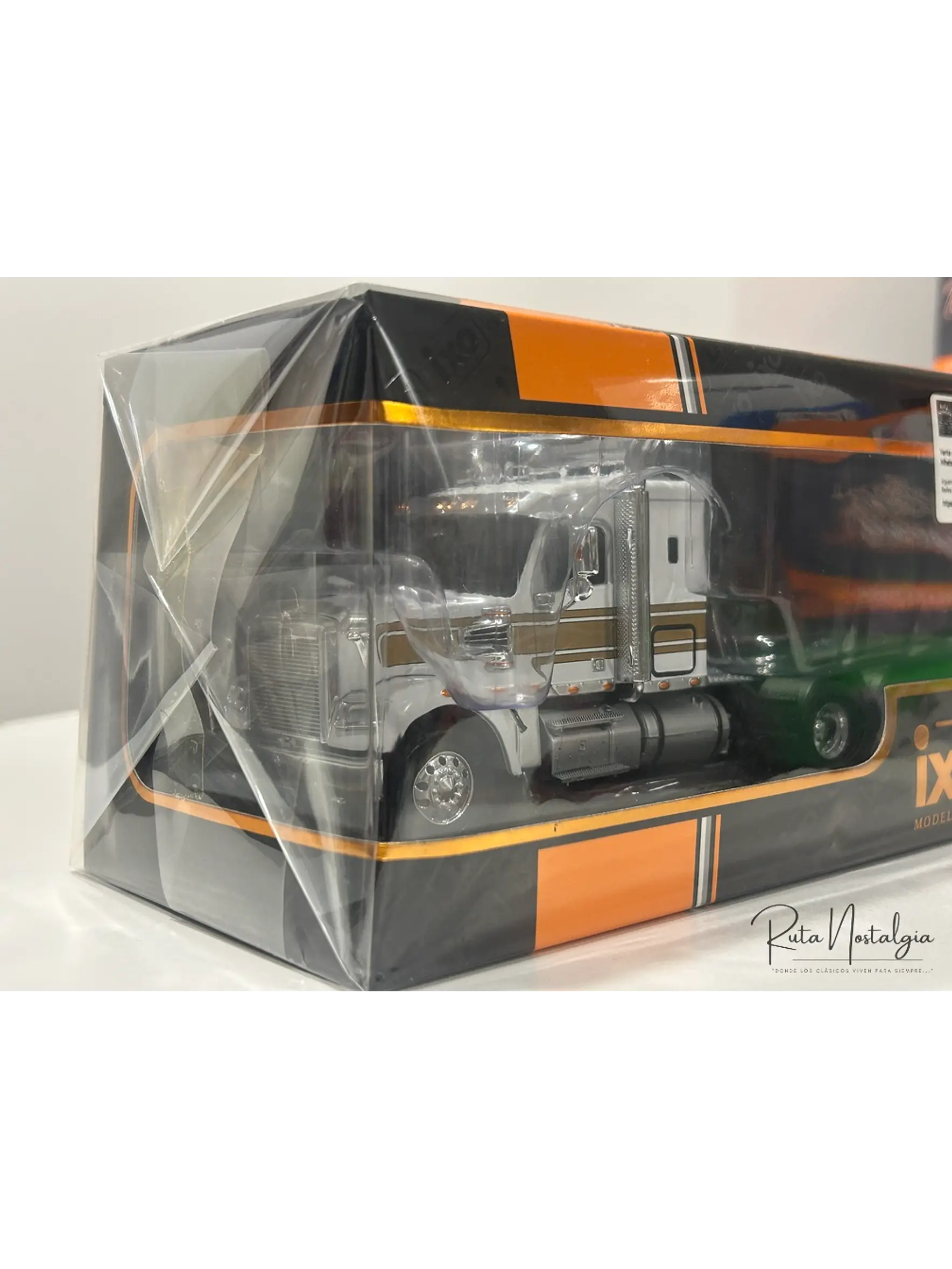 Camión Freightliner Coronado (2012) 6x4 |  IXO Models. Escala 1:43– Clásico americano de carretera | Diecast de colección 11