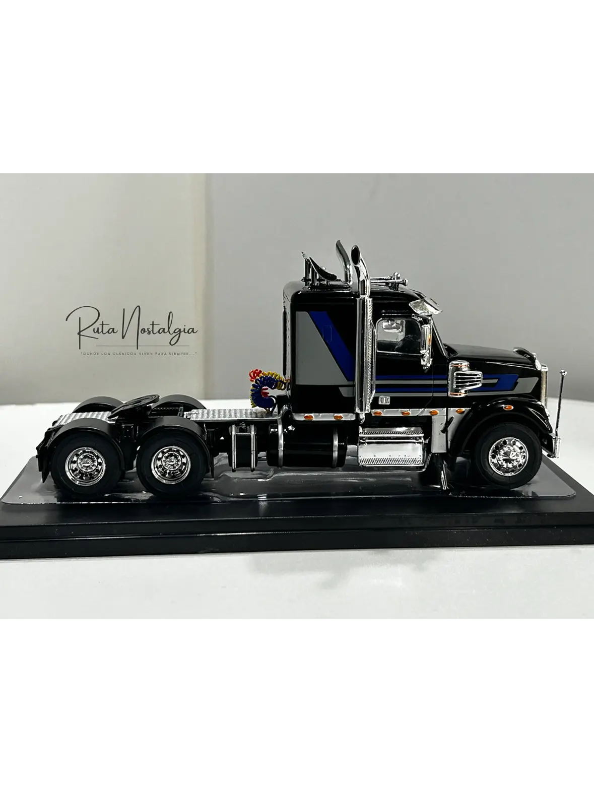 Camión Freightliner Coronado (2012) 6x4 |  IXO Models. Escala 1:43– Clásico americano de carretera | Diecast de colección 19