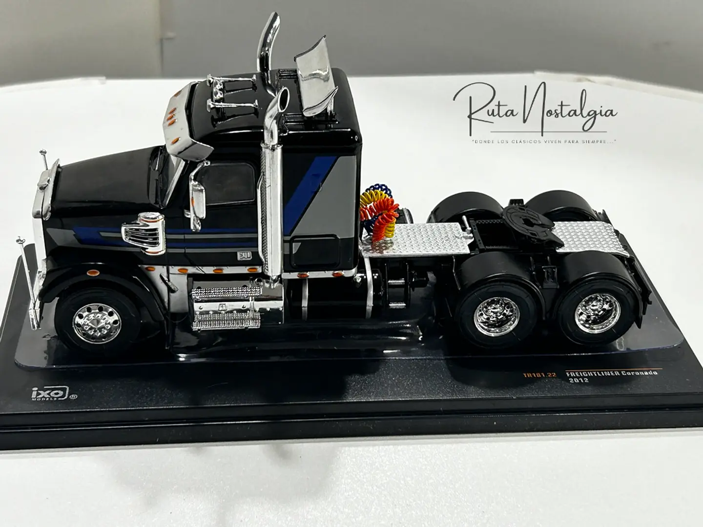 Camión Freightliner Coronado (2012) 6x4 | IXO 1:43 16