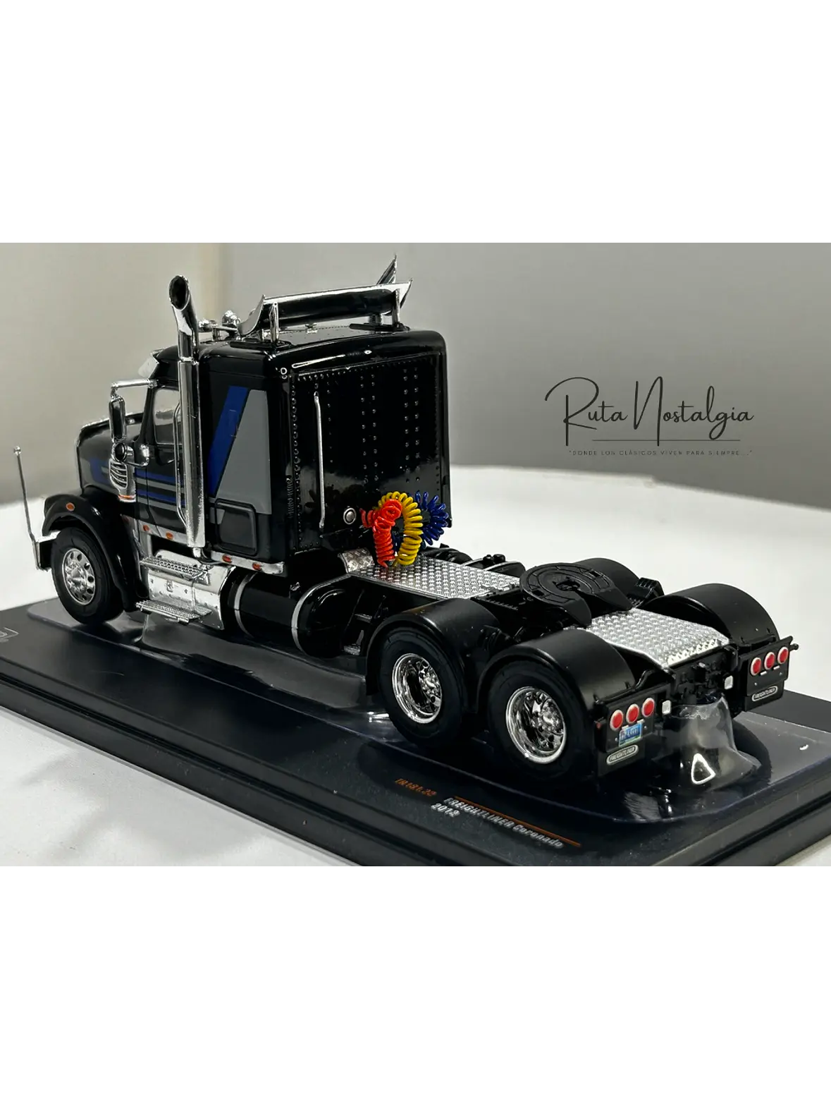 Camión Freightliner Coronado (2012) 6x4 |  IXO Models. Escala 1:43– Clásico americano de carretera | Diecast de colección 17