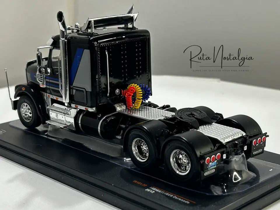 Camión Freightliner Coronado (2012) 6x4 | IXO 1:43 17