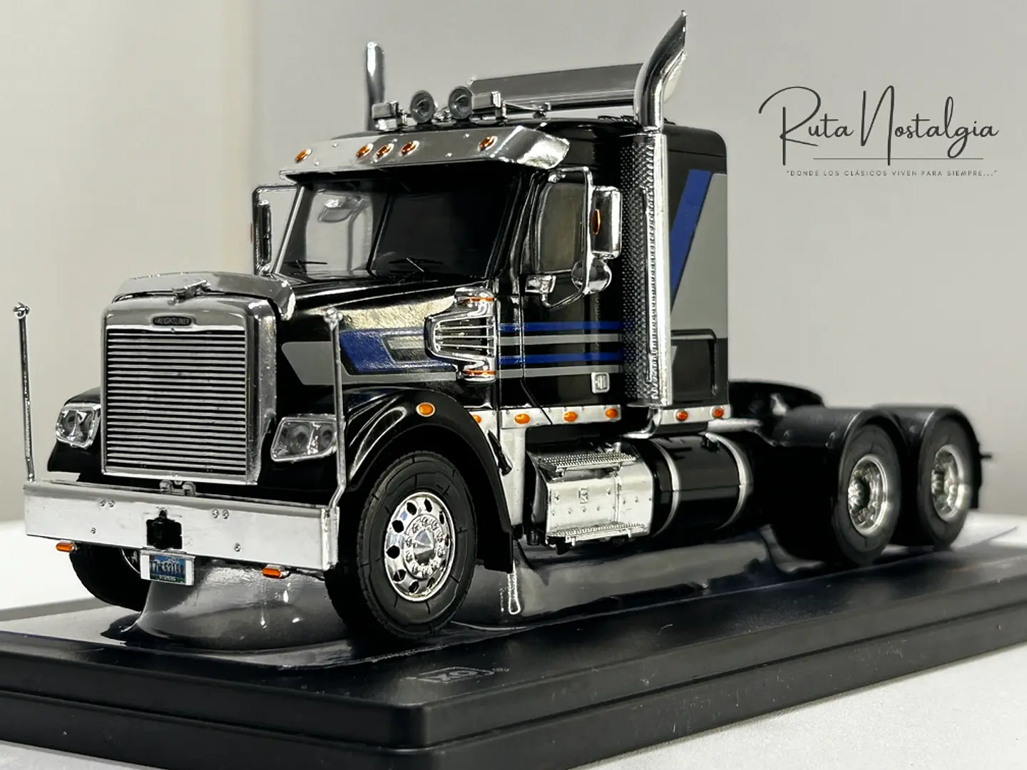 Camión Freightliner Coronado (2012) 6x4 | IXO 1:43 15