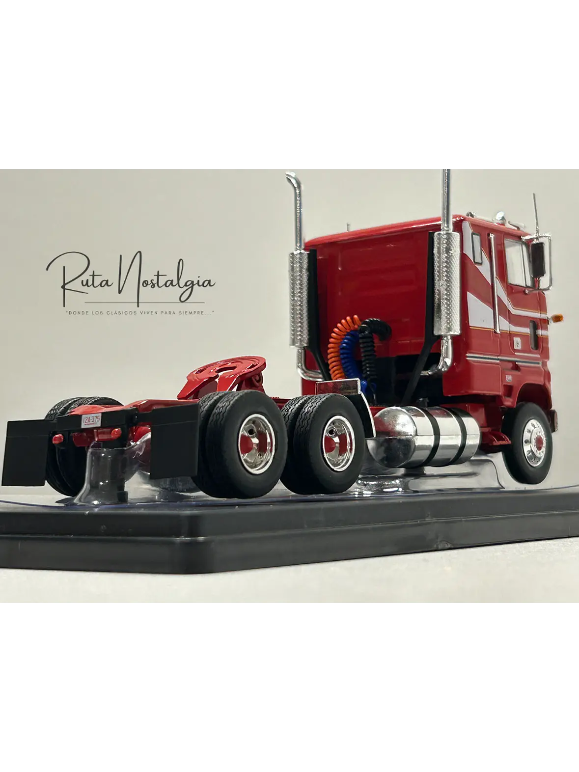 Camión Ford CL 9000 (1976) a Escala 1:43 | Modelo Ixo models. Coleccionable, en Metal Detallado 8