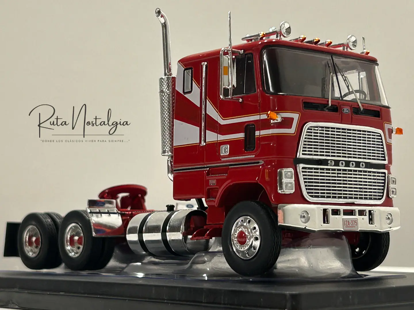 Camión Ford CL 9000 (1976) | IXO 1:43 Coleccionable 1