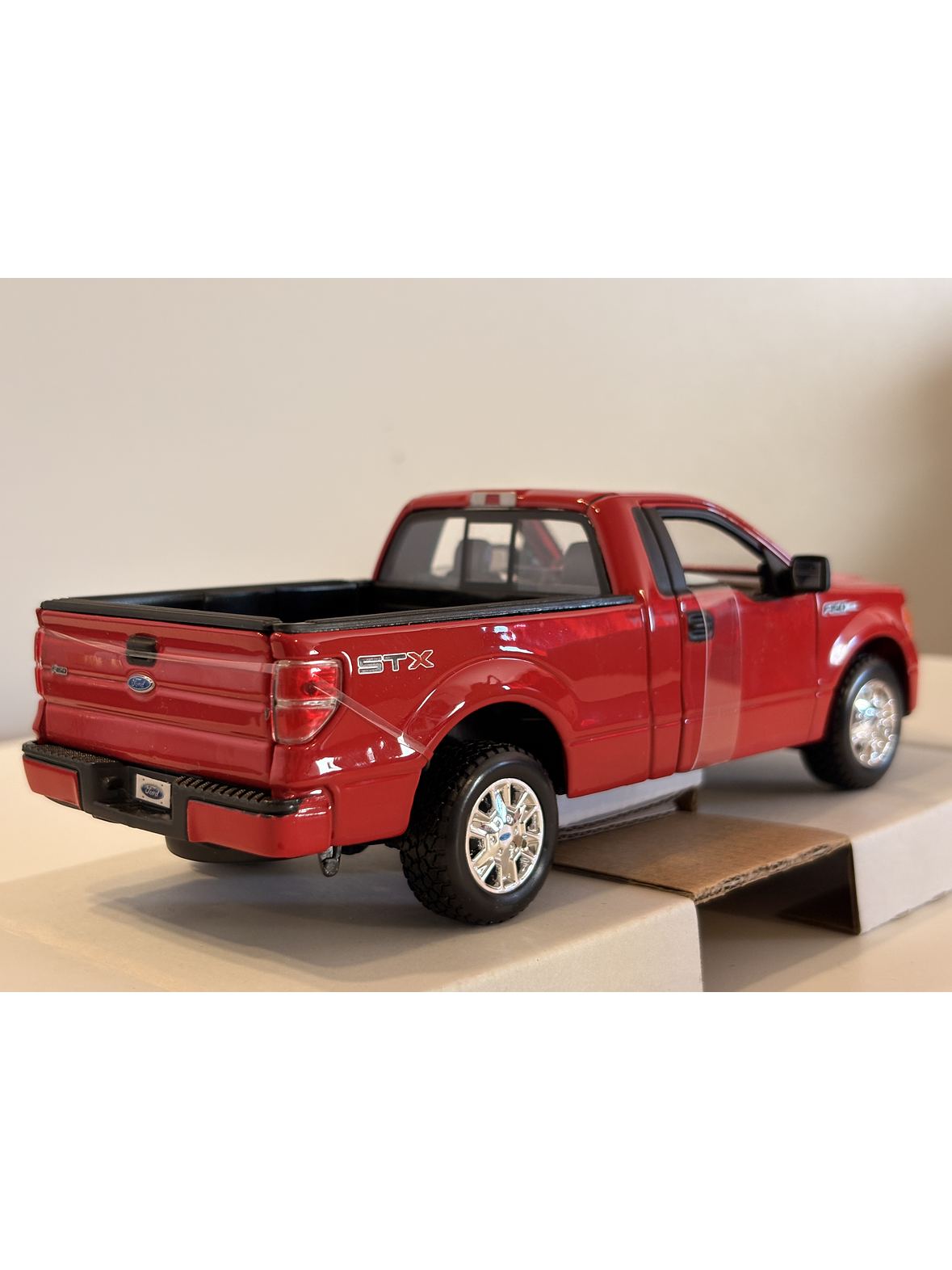 Camioneta Ford F-150 STX 2010 Roja Maisto Special Edition 1:27 | Pick-up americana de colección en Chile 5