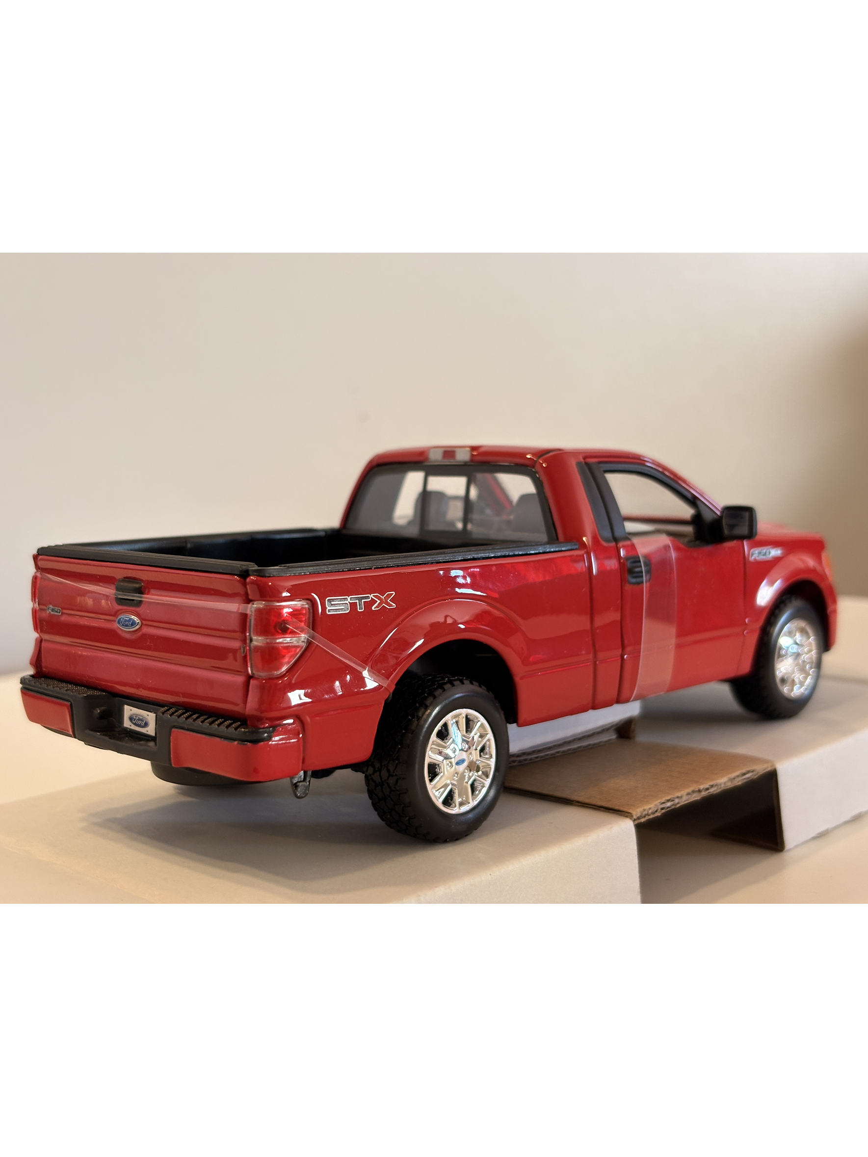 Camioneta Ford F-150 STX 2010 Roja Maisto Special Edition 1:27 | Pick-up americana de colección en Chile 5