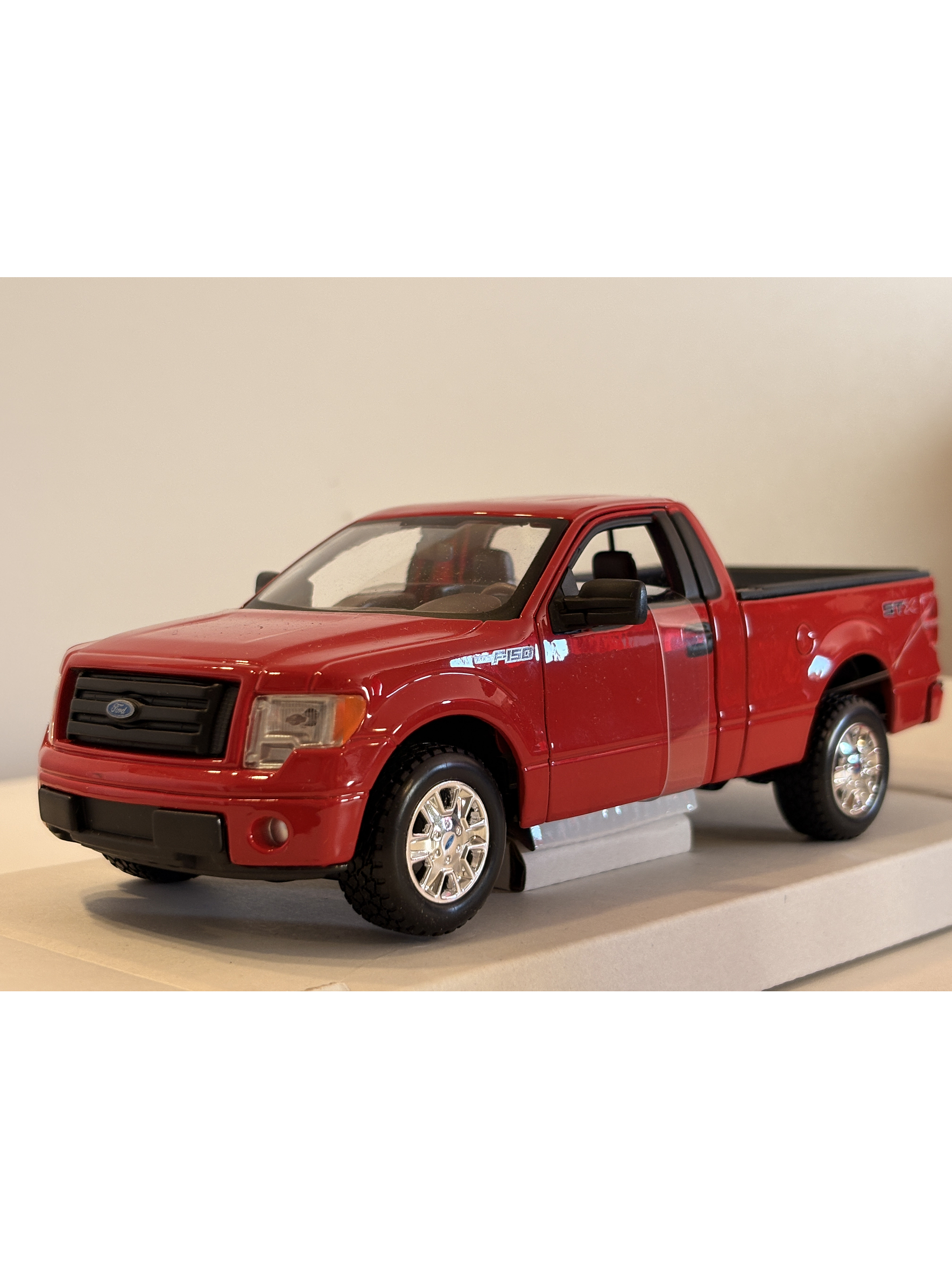 Camioneta Ford F-150 STX 2010 Roja Maisto Special Edition 1:27 | Pick-up americana de colección en Chile 1