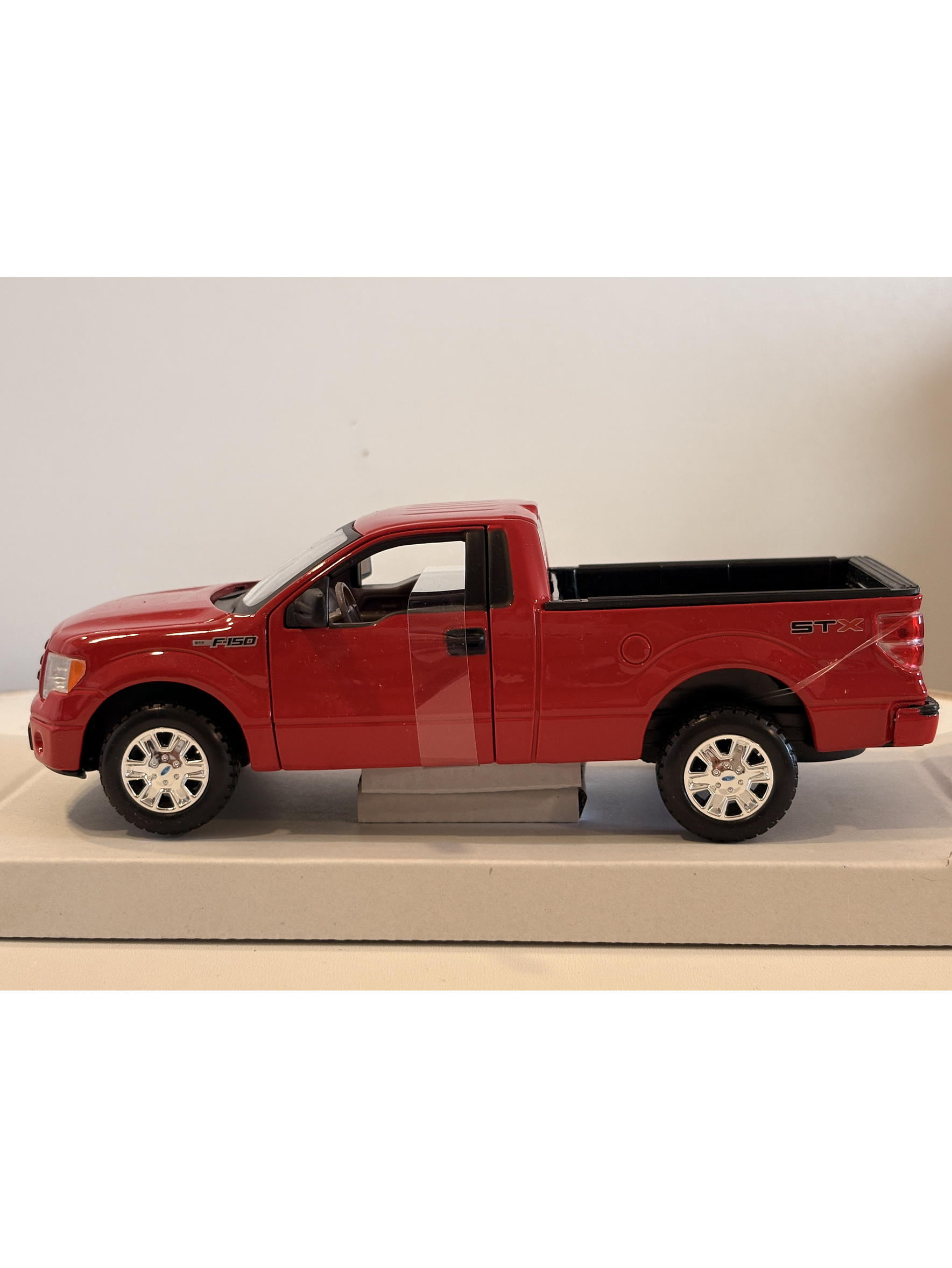 Camioneta Ford F-150 STX 2010 Roja Maisto Special Edition 1:27 | Pick-up americana de colección en Chile 6
