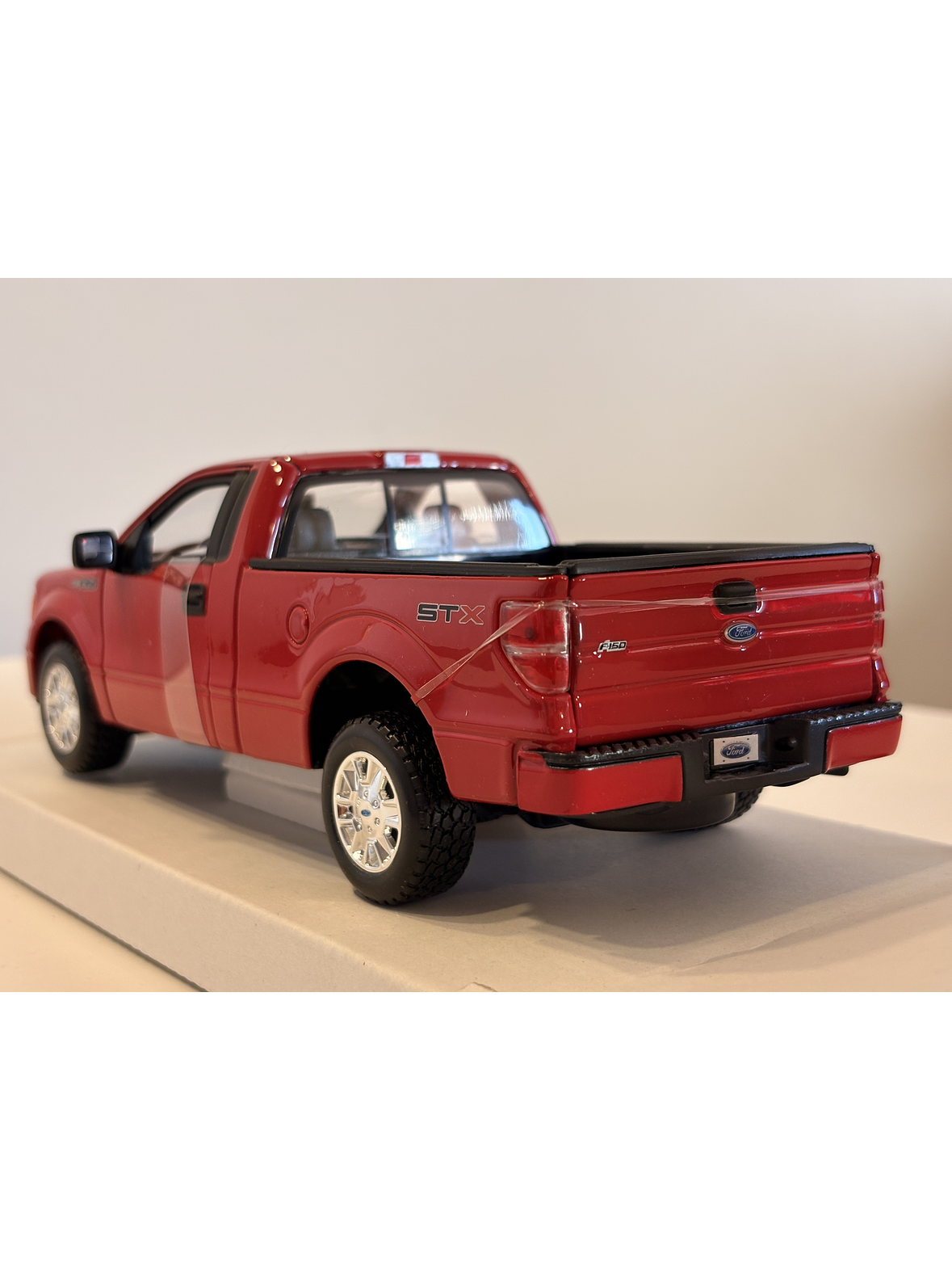 Camioneta Ford F-150 STX 2010 Roja Maisto Special Edition 1:27 | Pick-up americana de colección en Chile 7