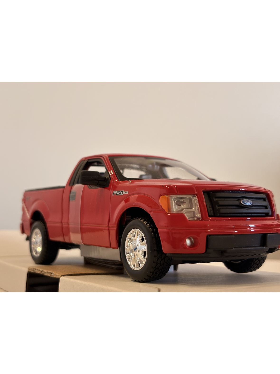 Camioneta Ford F-150 STX 2010 Roja Maisto Special Edition 1:27 | Pick-up americana de colección en Chile 8