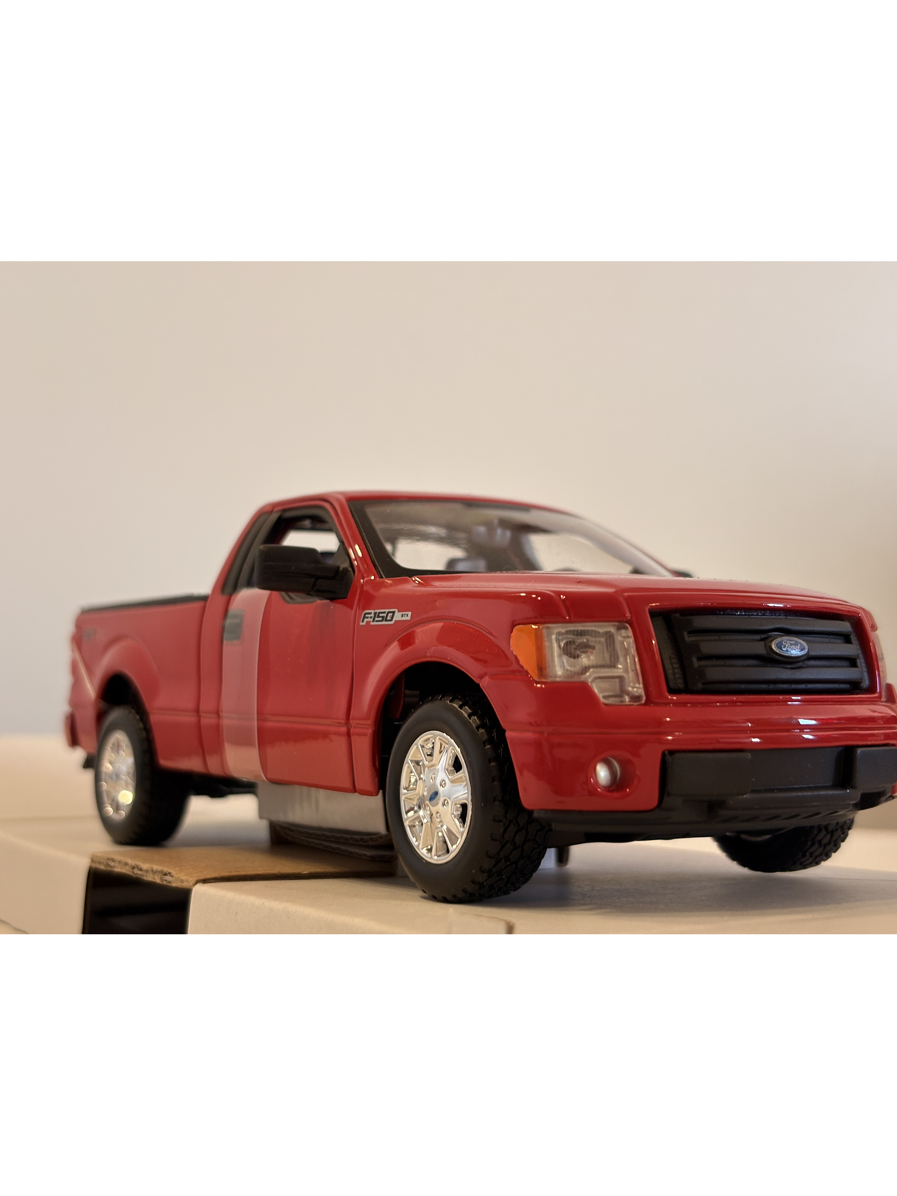 Camioneta Ford F-150 STX 2010 Roja Maisto Special Edition 1:27 | Pick-up americana de colección en Chile 8