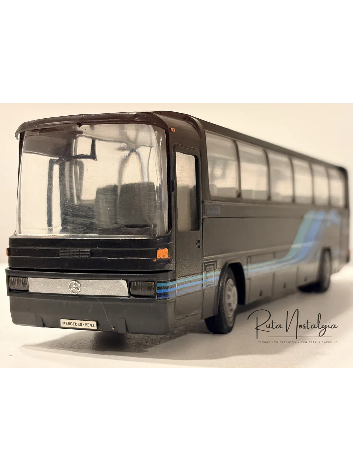 Bus Mercedes-Benz O 303 RHD | Conrad Modelle 1:40 -  West Germany | Bus interurbano clásico alemán de colección 1