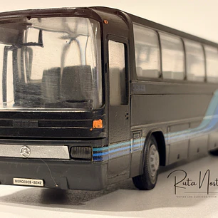 Bus Mercedes-Benz O 303 RHD | Conrad Modelle 1:40 -  West Germany | Bus interurbano clásico alemán de colección