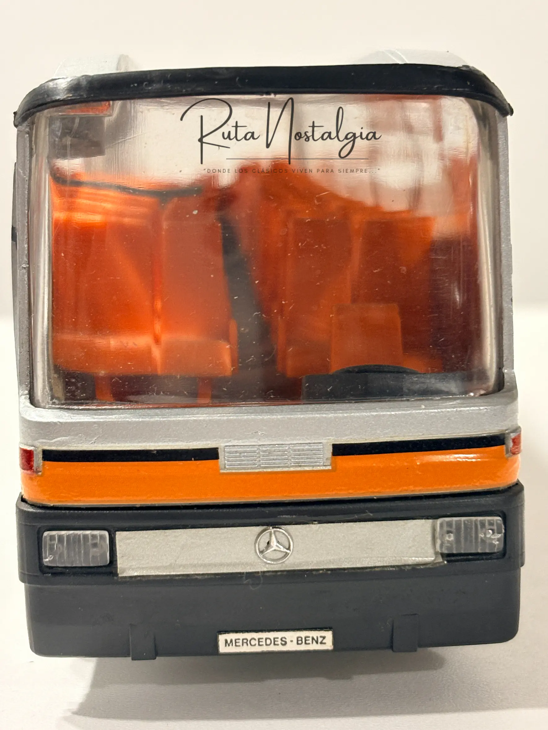 Bus Mercedes-Benz O 303 RHD | Conrad Modelle 1:40 -  West Germany | Bus interurbano clásico alemán de colección 14