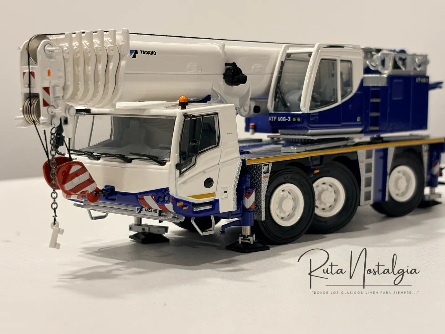 Grúa móvil todo terreno Tadano Faun ATF 60G-3 |  WSI Models 54-2005 Escala 1:50 | Grúa All Terrain de Colección en Chile 1