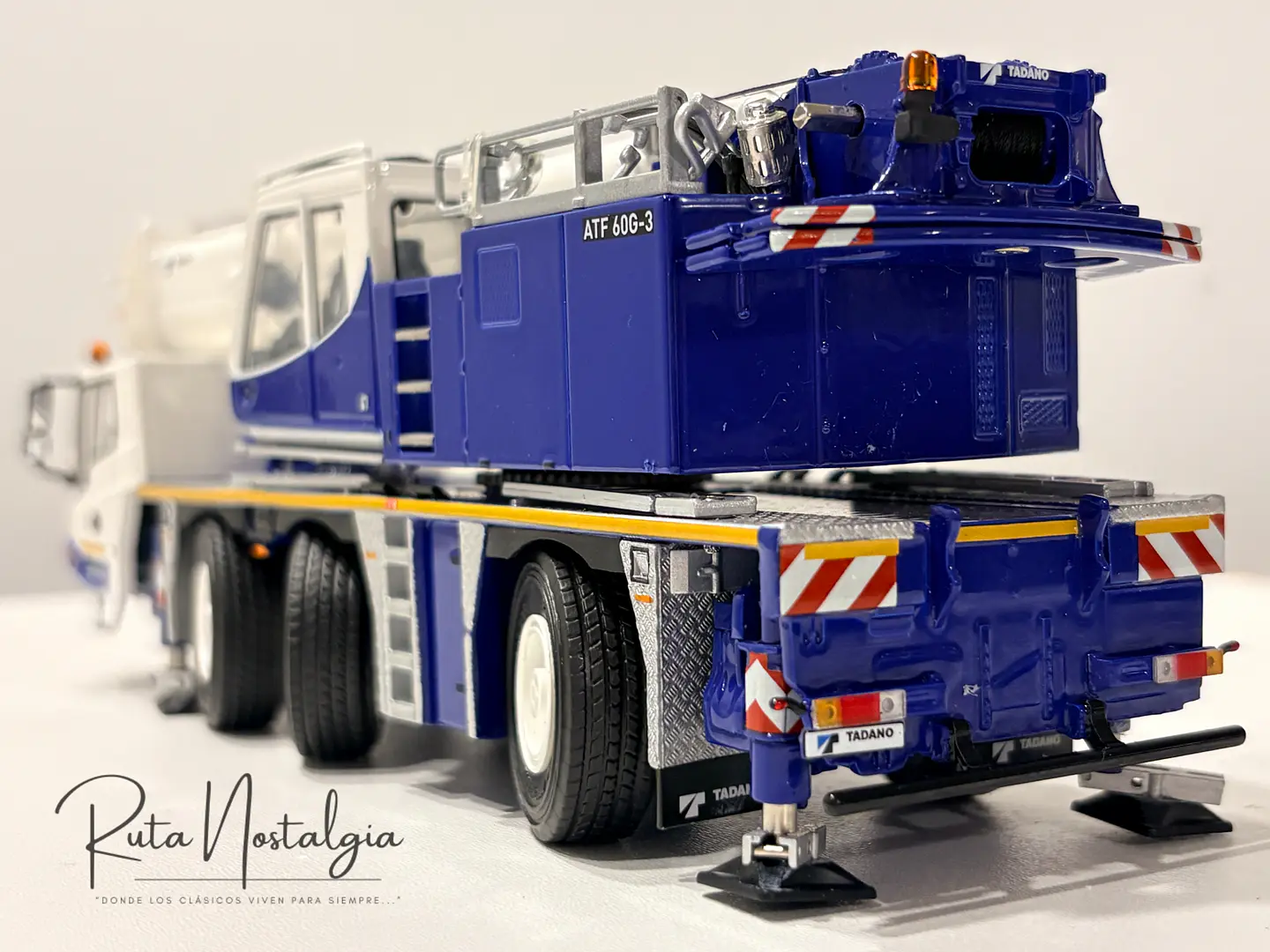 Grúa móvil todo terreno Tadano Faun ATF 60G-3 |  WSI Models 54-2005 Escala 1:50 | Grúa All Terrain de Colección en Chile 6
