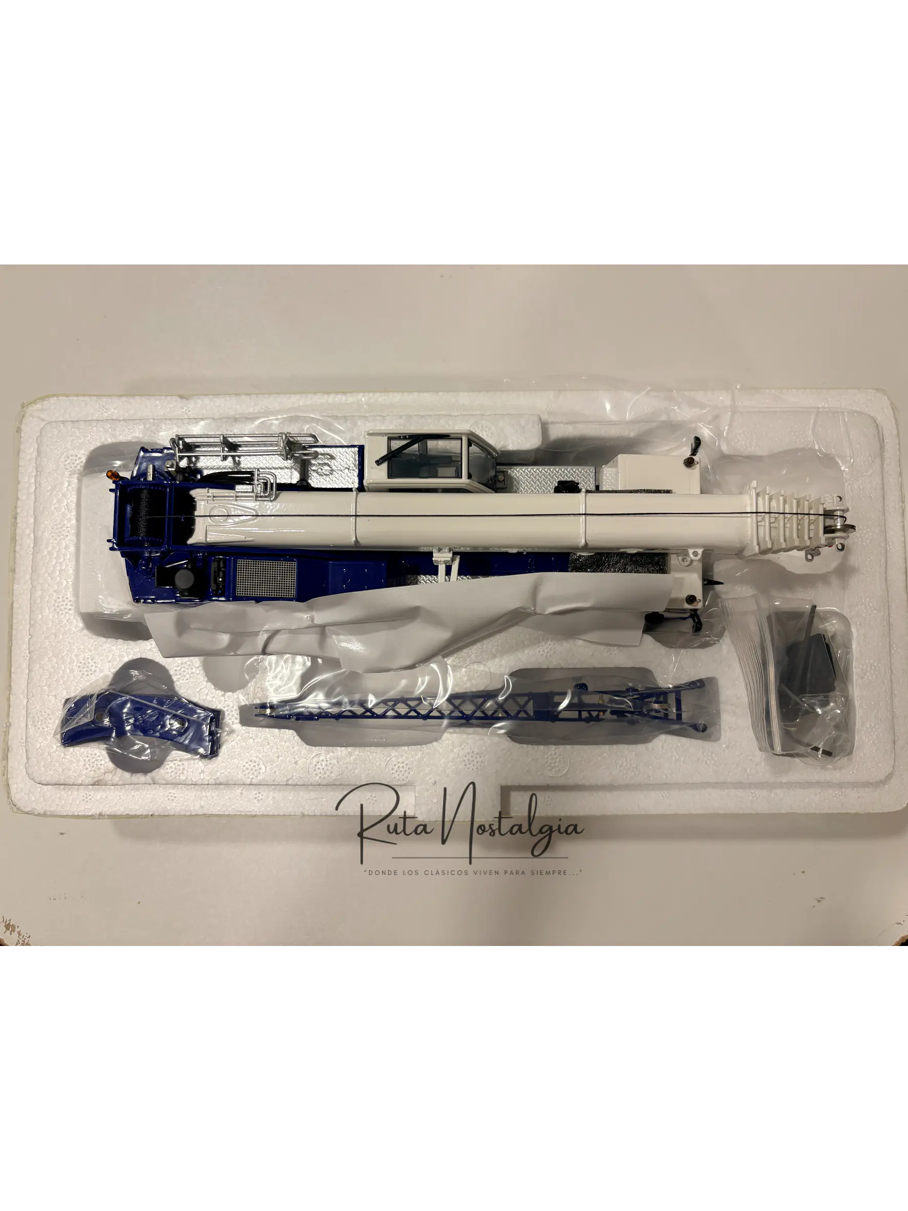 Grúa Tadano Faun ATF 60G-3 WSI Models 54-2005 Escala 1:50 | Grúa All Terrain de Colección en Chile 9