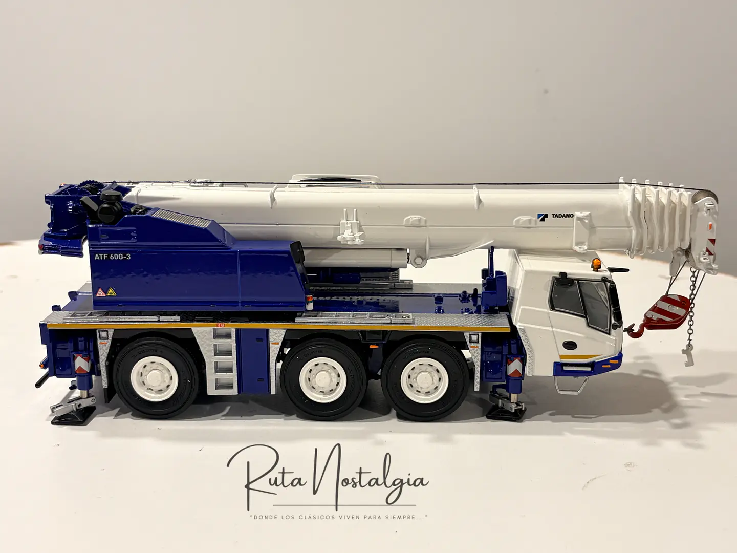 Grúa móvil todo terreno Tadano Faun ATF 60G-3 |  WSI Models 54-2005 Escala 1:50 | Grúa All Terrain de Colección en Chile 4
