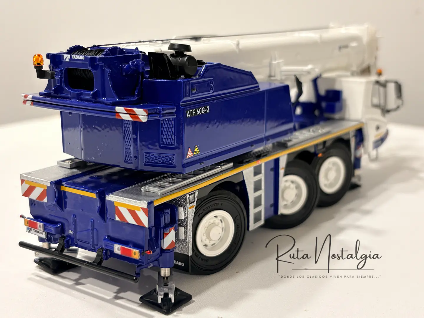 Grúa móvil todo terreno Tadano Faun ATF 60G-3 |  WSI Models 54-2005 Escala 1:50 | Grúa All Terrain de Colección en Chile 5