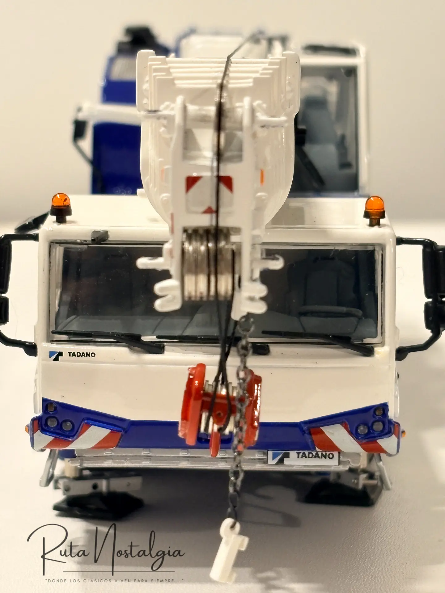 Grúa móvil todo terreno Tadano Faun ATF 60G-3 |  WSI Models 54-2005 Escala 1:50 | Grúa All Terrain de Colección en Chile 2