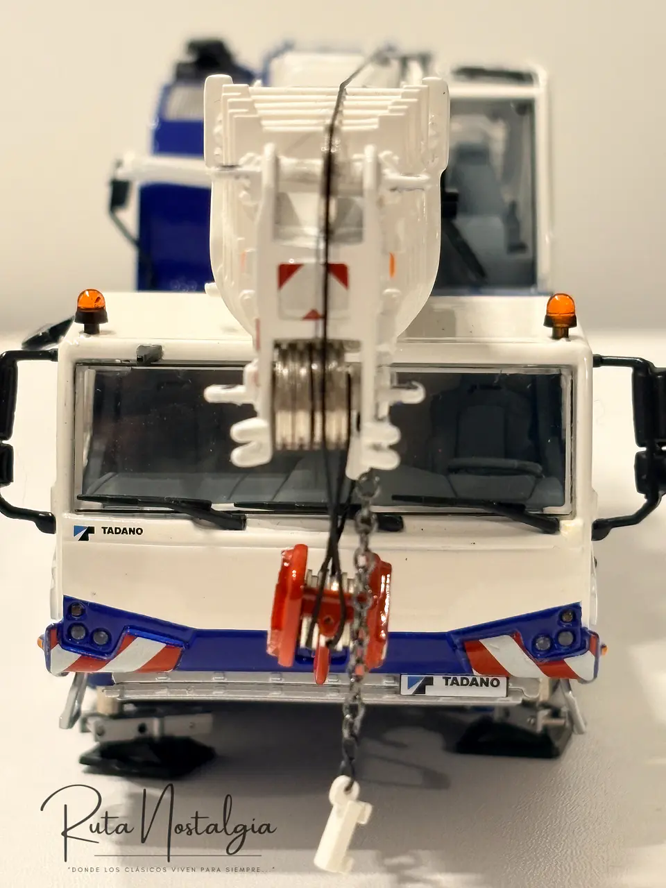 Grúa móvil todo terreno Tadano Faun ATF 60G-3 |  WSI Models 54-2005 Escala 1:50 | Grúa All Terrain de Colección en Chile 2