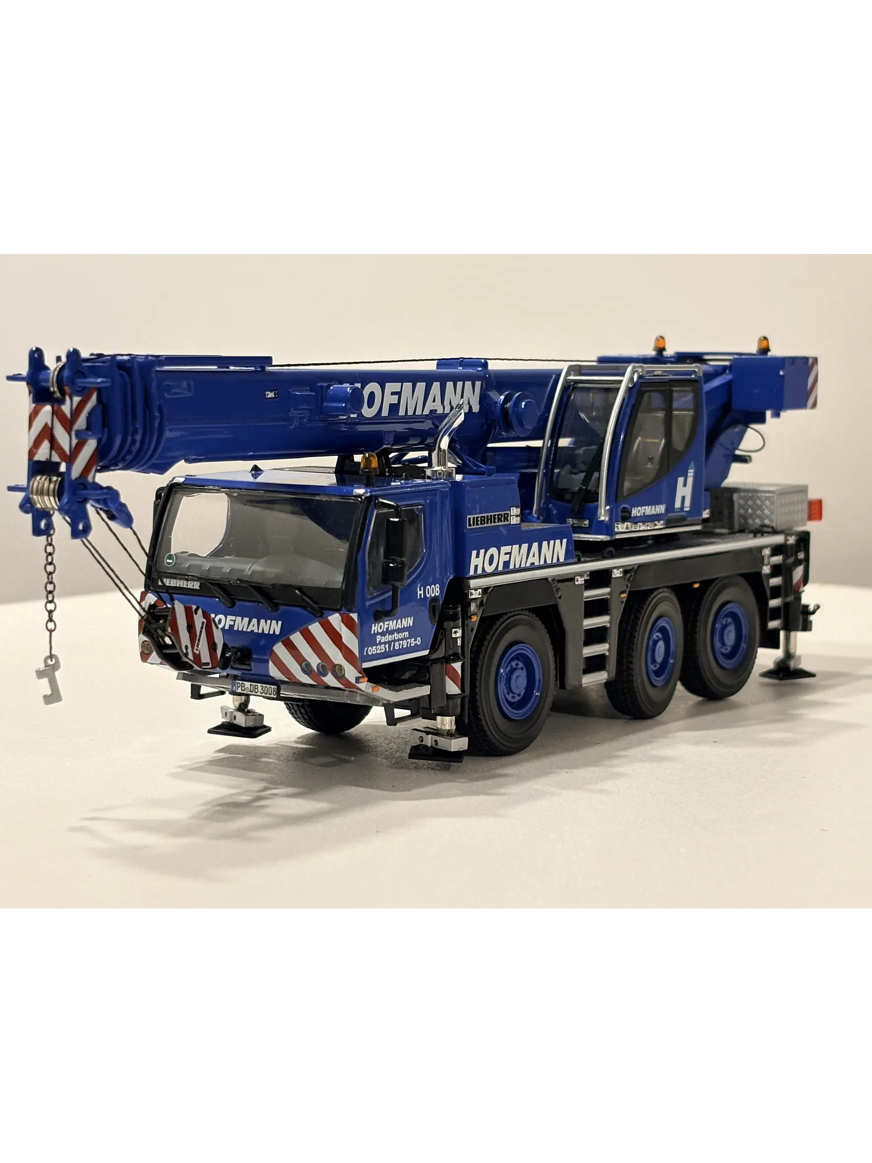 Grúa móvil todo terreno Liebherr LTM 1050-3.1 Hofmann | WSI Models 51-2154 - Escala 1:50 | Grúa Móvil de 3 Ejes de Colección en Chile 5