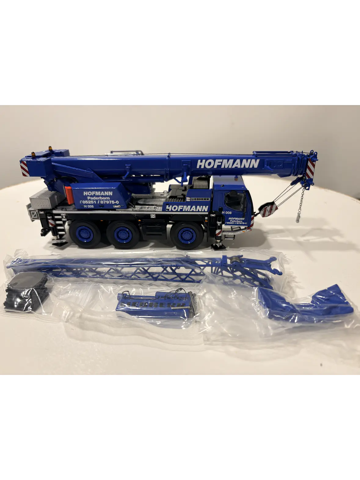 Grúa móvil todo terreno Liebherr LTM 1050-3.1 Hofmann | WSI Models 51-2154 - Escala 1:50 | Grúa Móvil de 3 Ejes de Colección en Chile 3