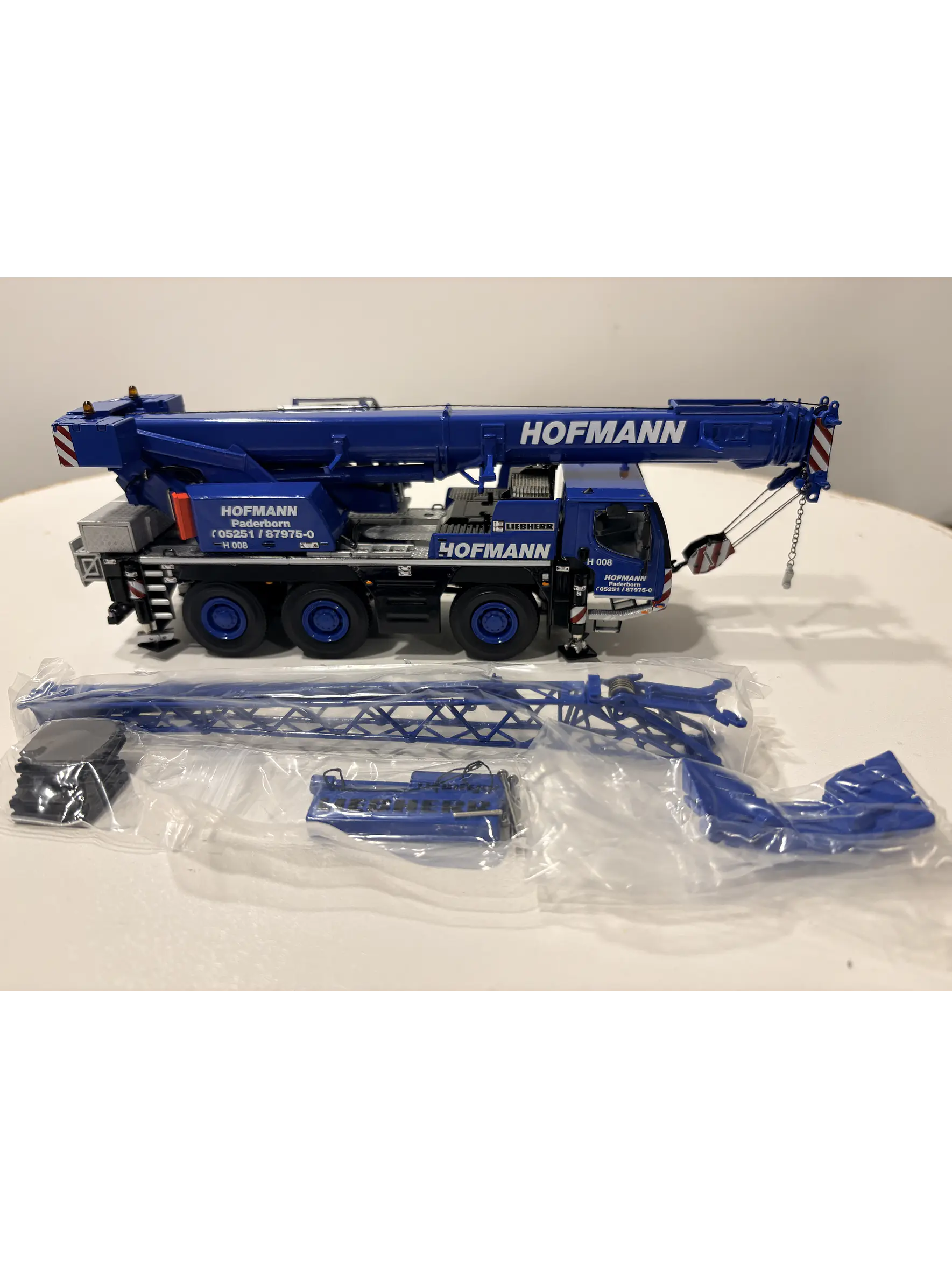 Grúa móvil todo terreno Liebherr LTM 1050-3.1 Hofmann | WSI Models 51-2154 - Escala 1:50 | Grúa Móvil de 3 Ejes de Colección en Chile 3