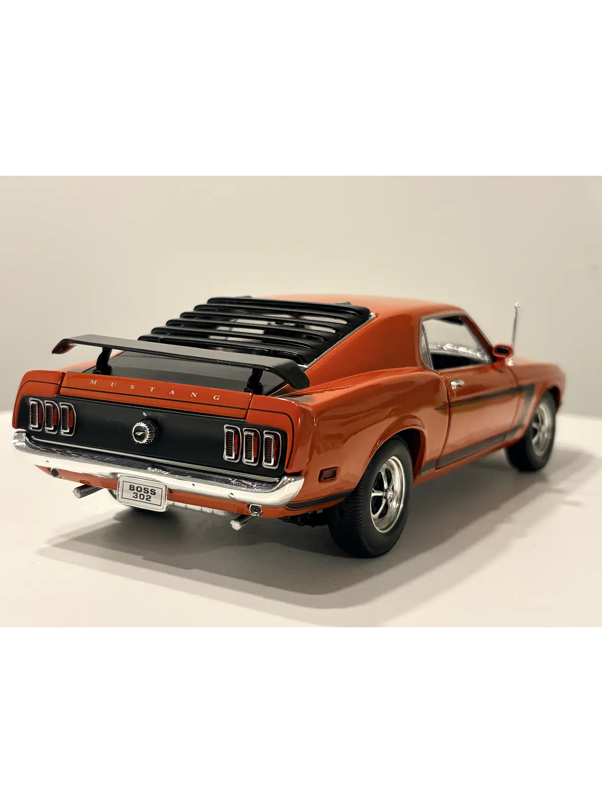Auto Ford Mustang Boss 302 1969 Welly 1:18 | Muscle Car Clásico de Colección en Chile 7