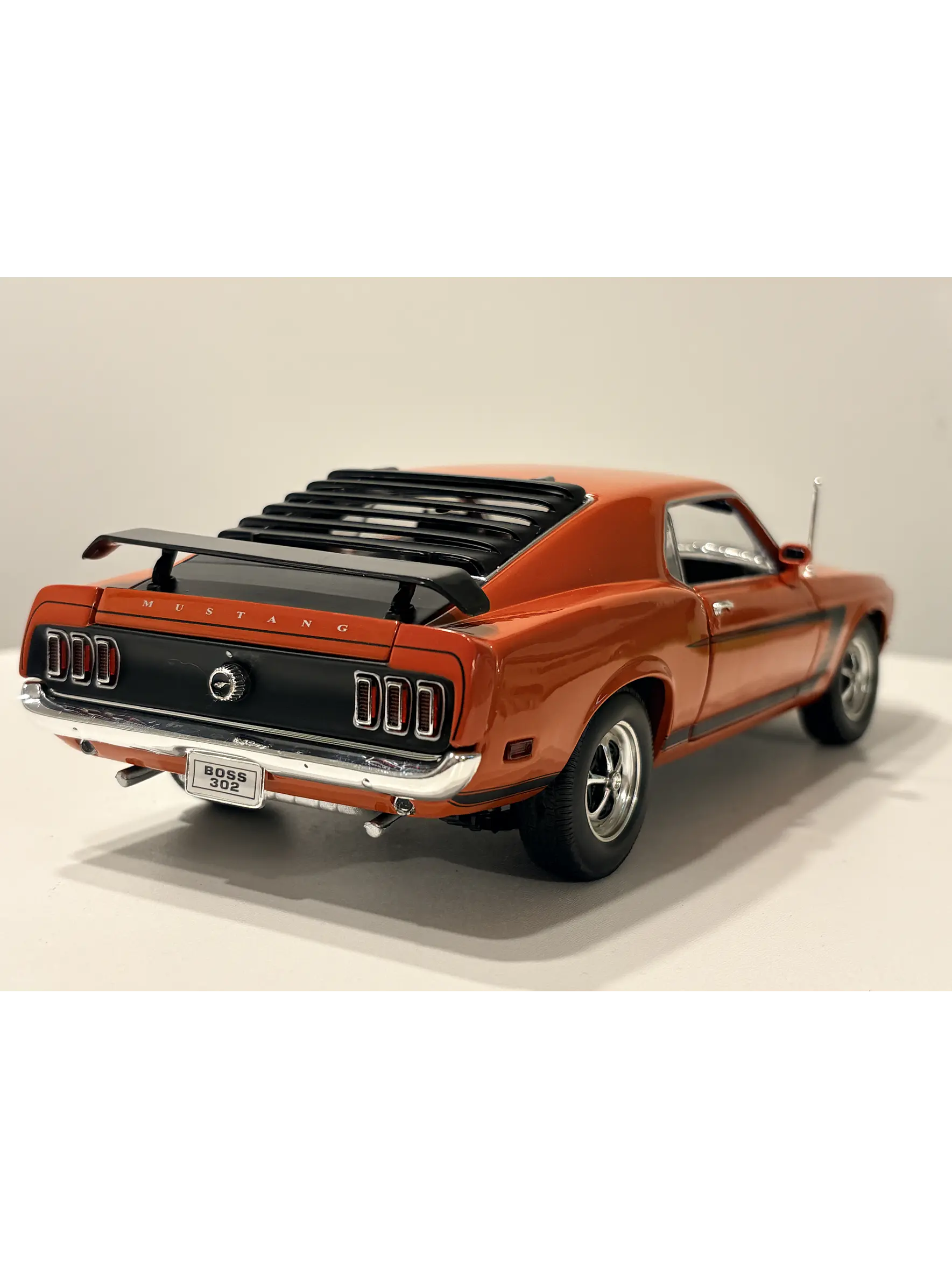 Auto Ford Mustang Boss 302 1969 Welly 1:18 | Muscle Car Clásico de Colección en Chile 7