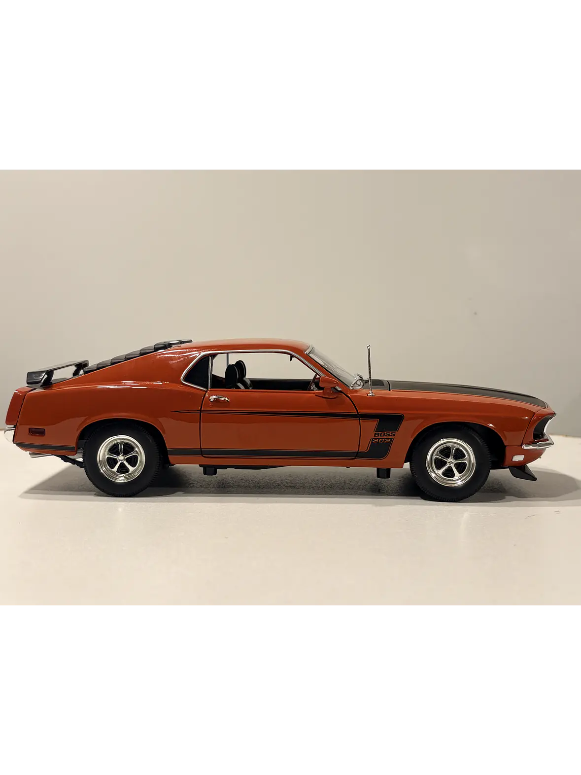 Auto Ford Mustang Boss 302 1969 Welly 1:18 | Muscle Car Clásico de Colección en Chile 8