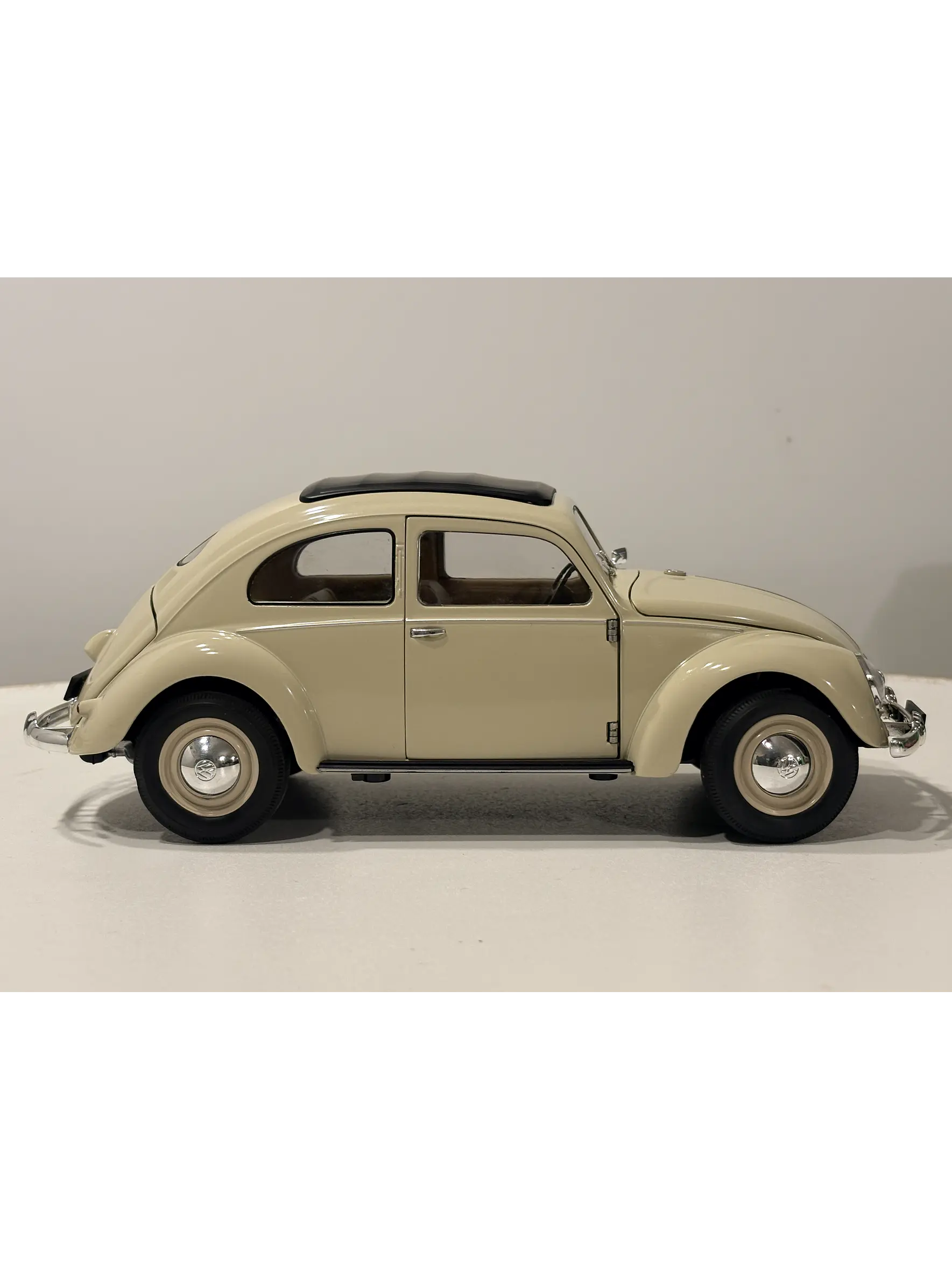 Auto Volkswagen Escarabajo (1950) | Welly, escala 1:18 -  VW Käfer Brezelfenster,  split-window de colección en Chile 10