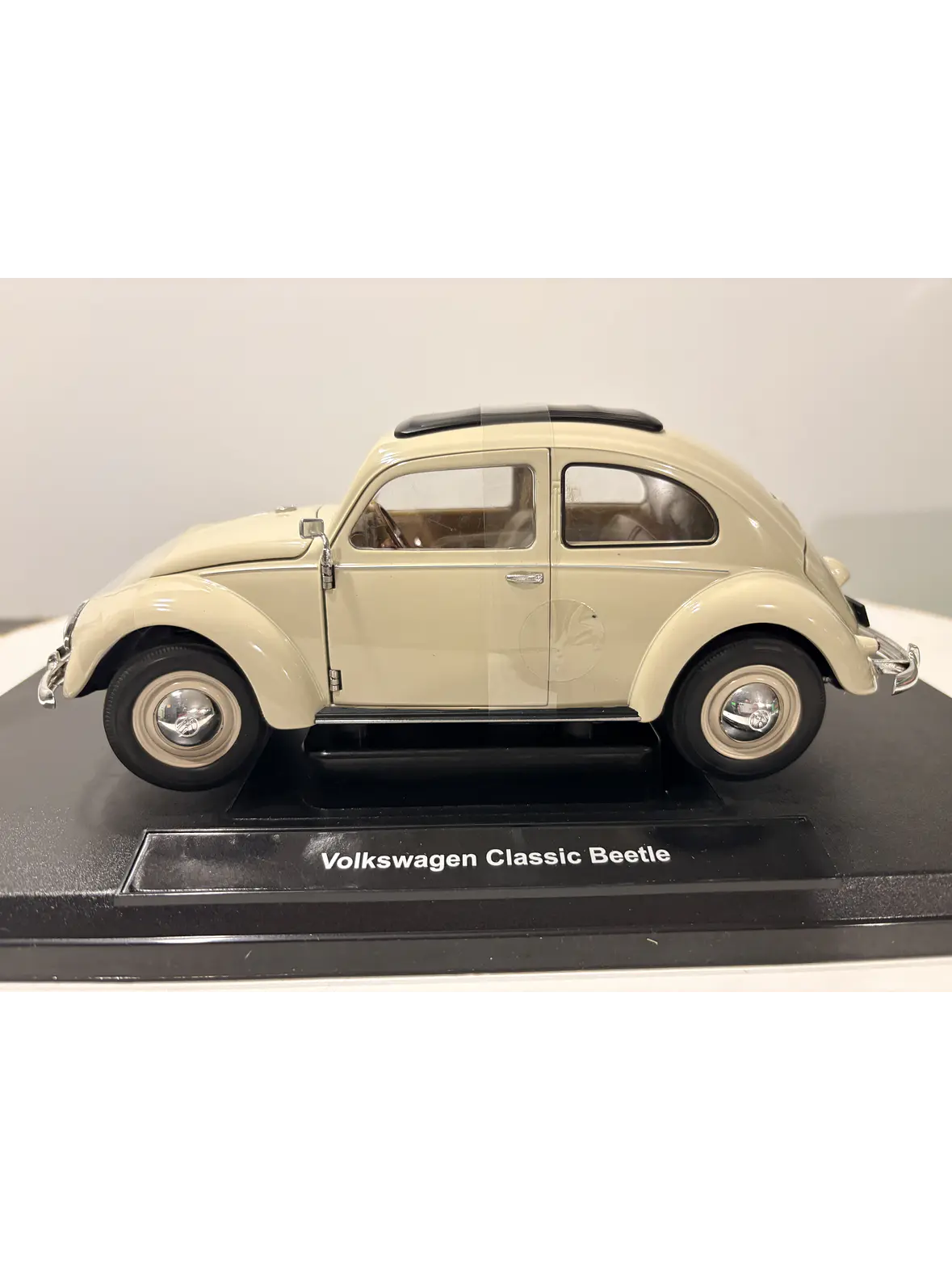 Auto Volkswagen Escarabajo (1950) | Welly, escala 1:18 -  VW Käfer Brezelfenster,  split-window de colección en Chile 6