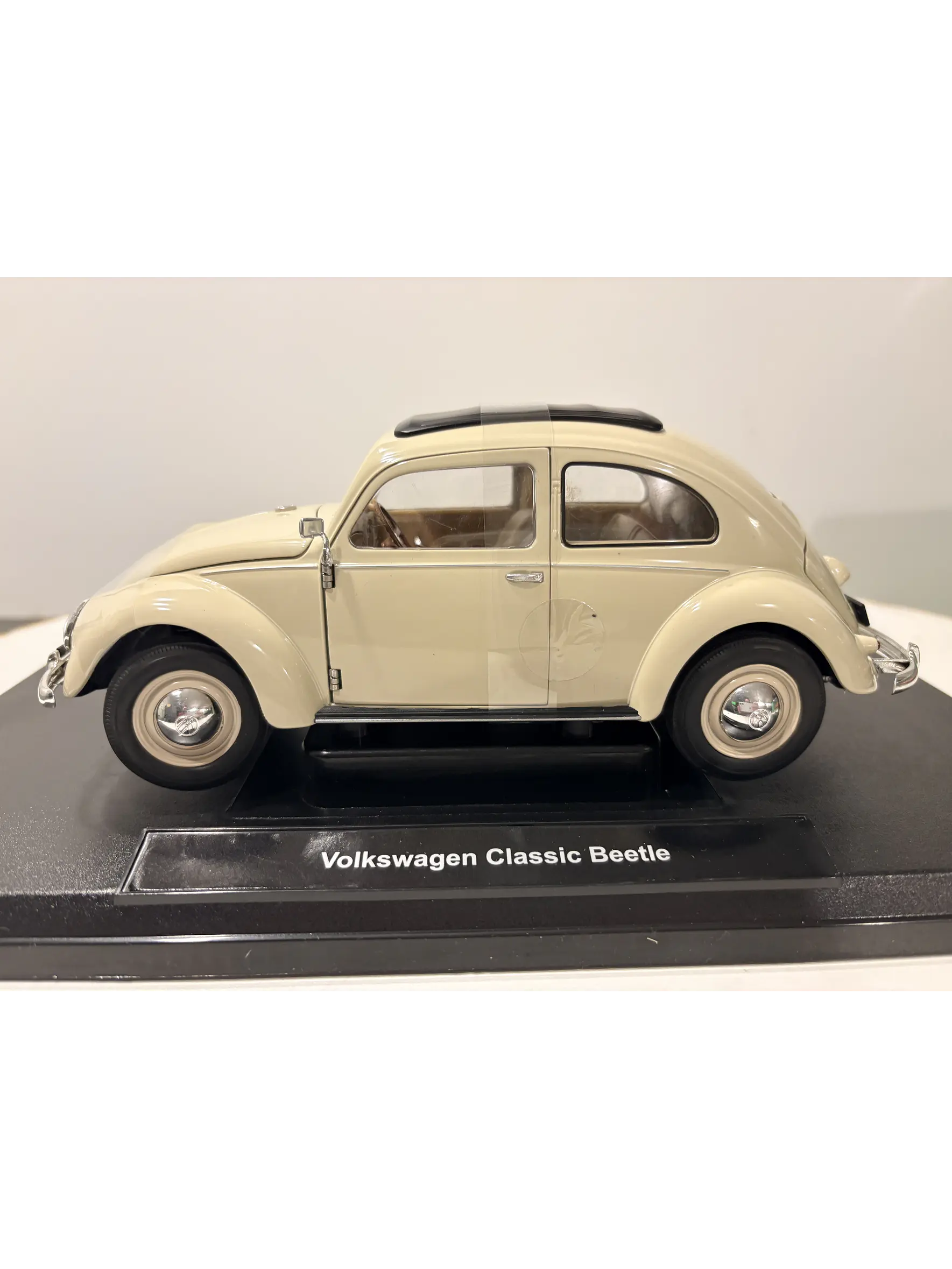Auto Volkswagen Escarabajo (1950) | Welly, escala 1:18 -  VW Käfer Brezelfenster,  split-window de colección en Chile 6