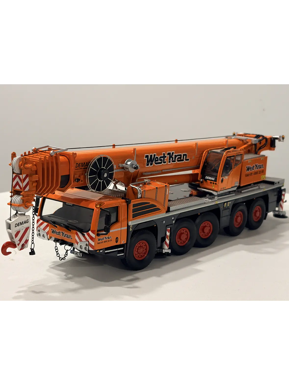 Grúa móvil todo terreno Demag AC 250-5 Westkran | IMC models 32-0148, escala  1:50 | Grúa todo terreno de 250 toneladas de colección.  9
