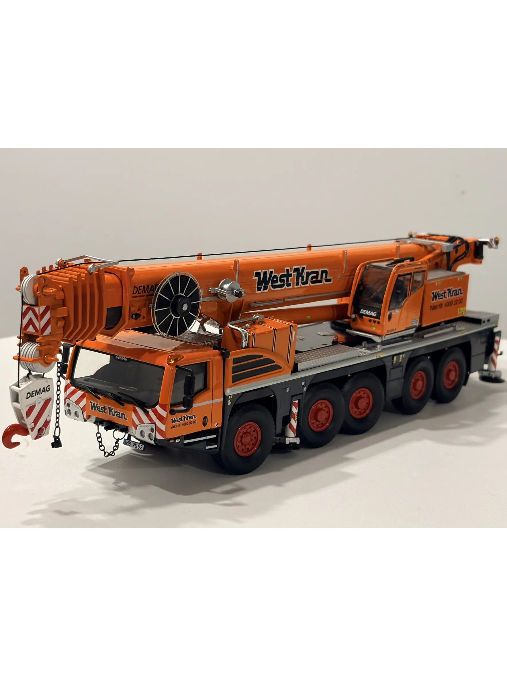 Grúa móvil todo terreno Demag AC 250-5 Westkran | IMC models 32-0148, escala  1:50 | Grúa todo terreno de 250 toneladas de colección.  9